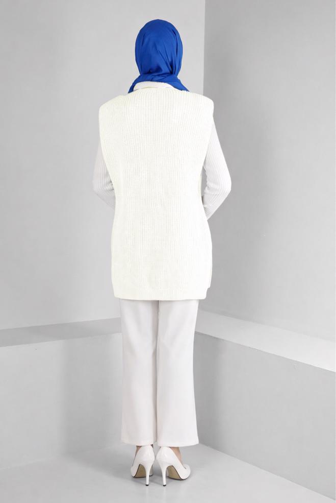 Vêtements hijab BLANC PULL EN MAILLE REMBOURRÉ AVEC DÉTAILS EN MAILLE TORSADÈE 43123 - ALVİNA