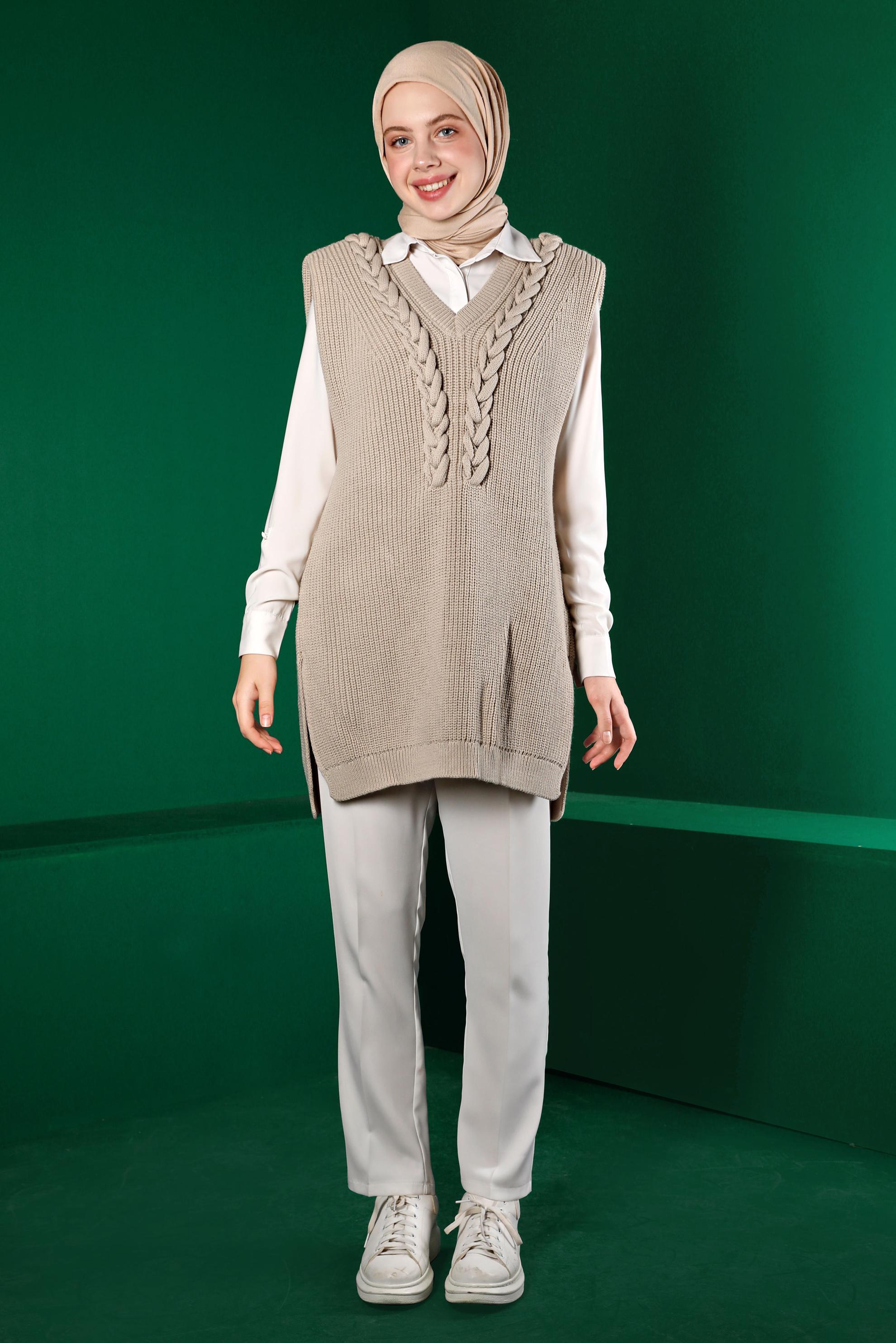 Tesettür giyim BEJ VATKALI ÖRGÜ DETAYLI TRİKO SÜVETER 43123	