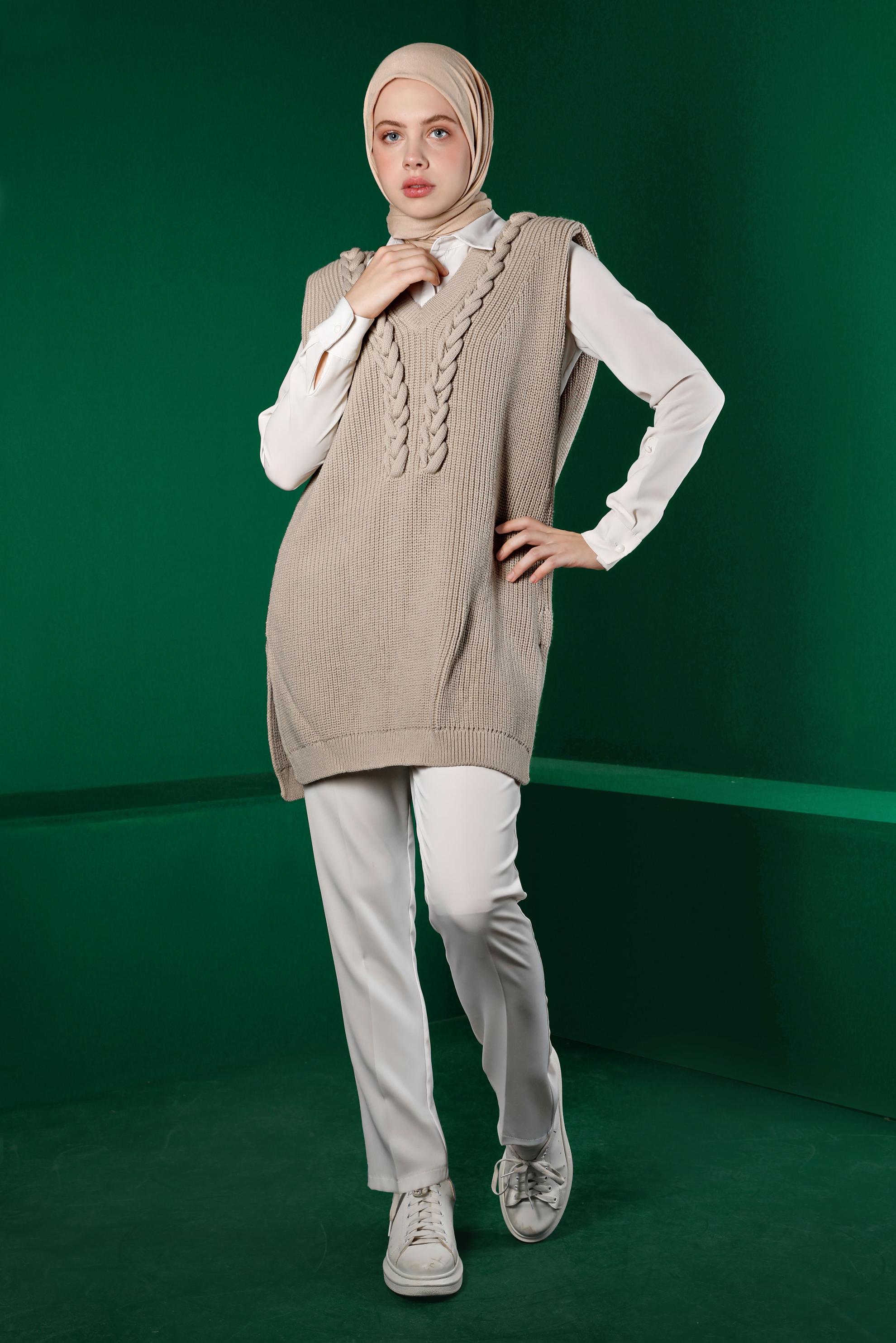 Tesettür giyim BEJ VATKALI ÖRGÜ DETAYLI TRİKO SÜVETER 43123	