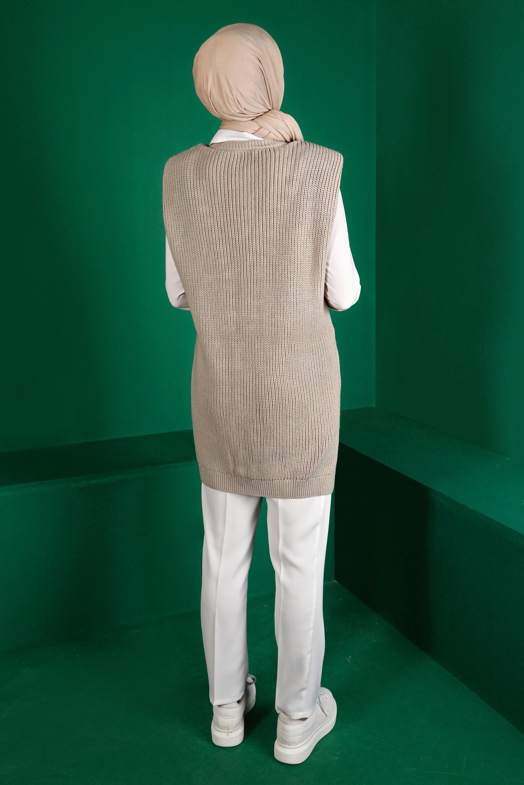 Tesettür giyim BEJ VATKALI ÖRGÜ DETAYLI TRİKO SÜVETER 43123	