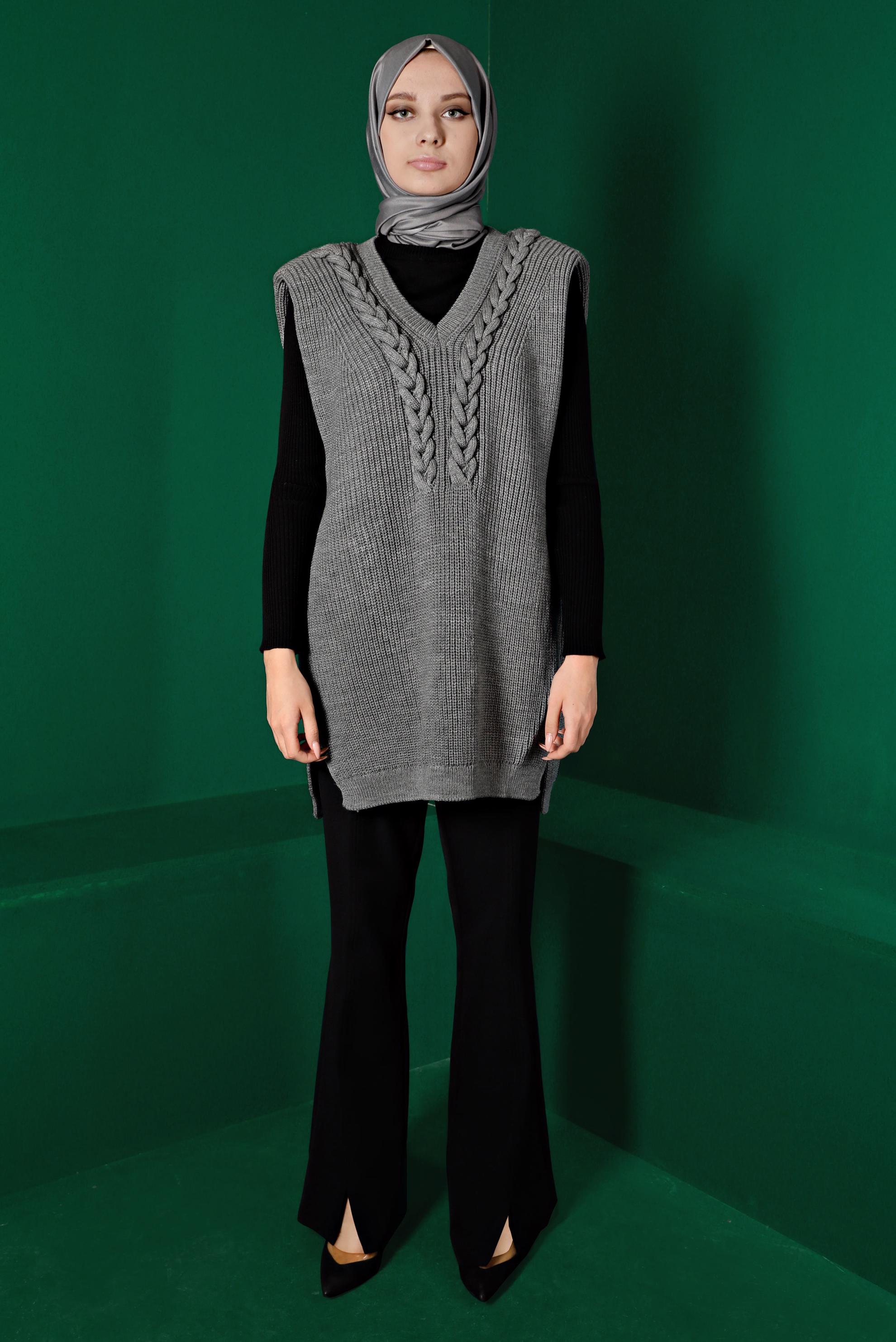 Vêtements hijab GRIS PULL EN MAILLE REMBOURRÉ AVEC DÉTAILS EN MAILLE TORSADÈE 43123