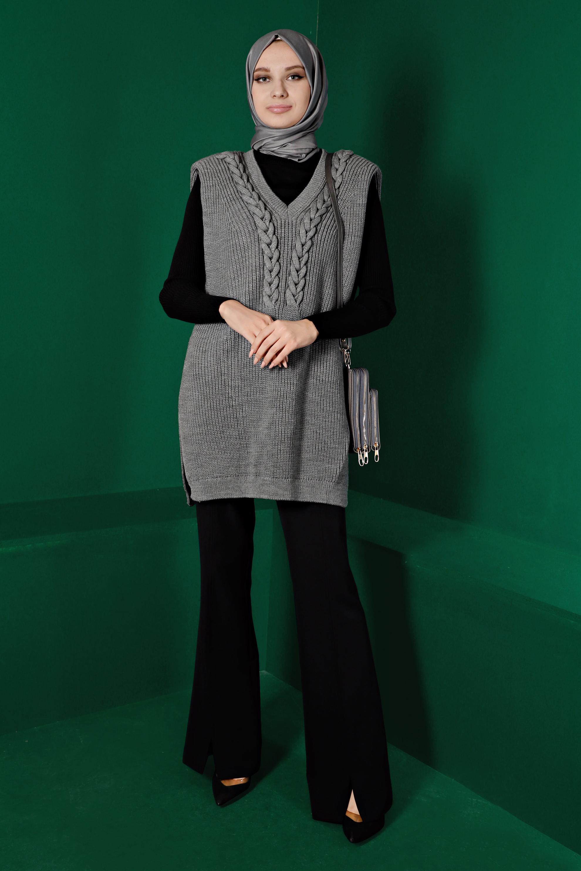 Vêtements hijab GRIS PULL EN MAILLE REMBOURRÉ AVEC DÉTAILS EN MAILLE TORSADÈE 43123