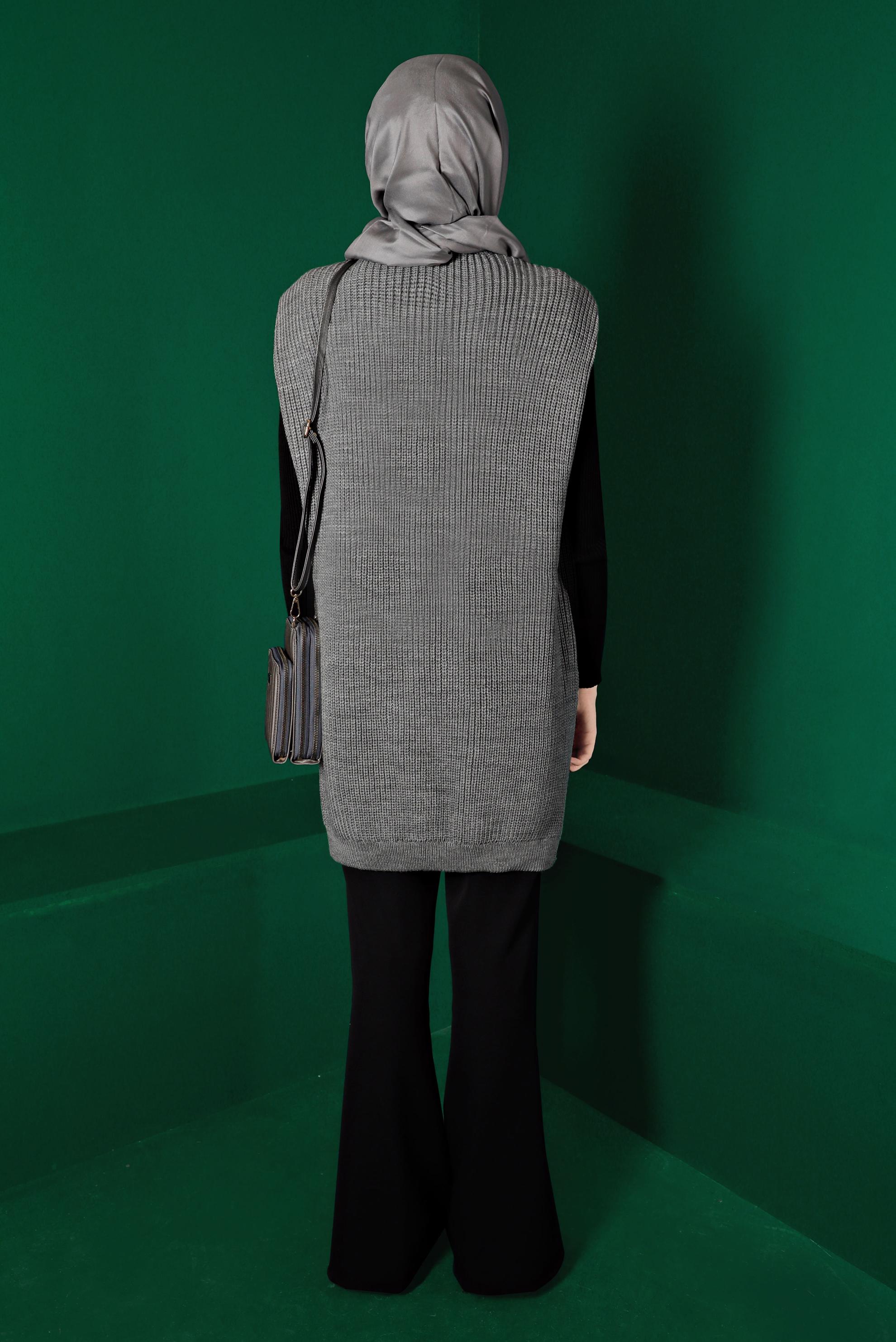 Vêtements hijab GRIS PULL EN MAILLE REMBOURRÉ AVEC DÉTAILS EN MAILLE TORSADÈE 43123