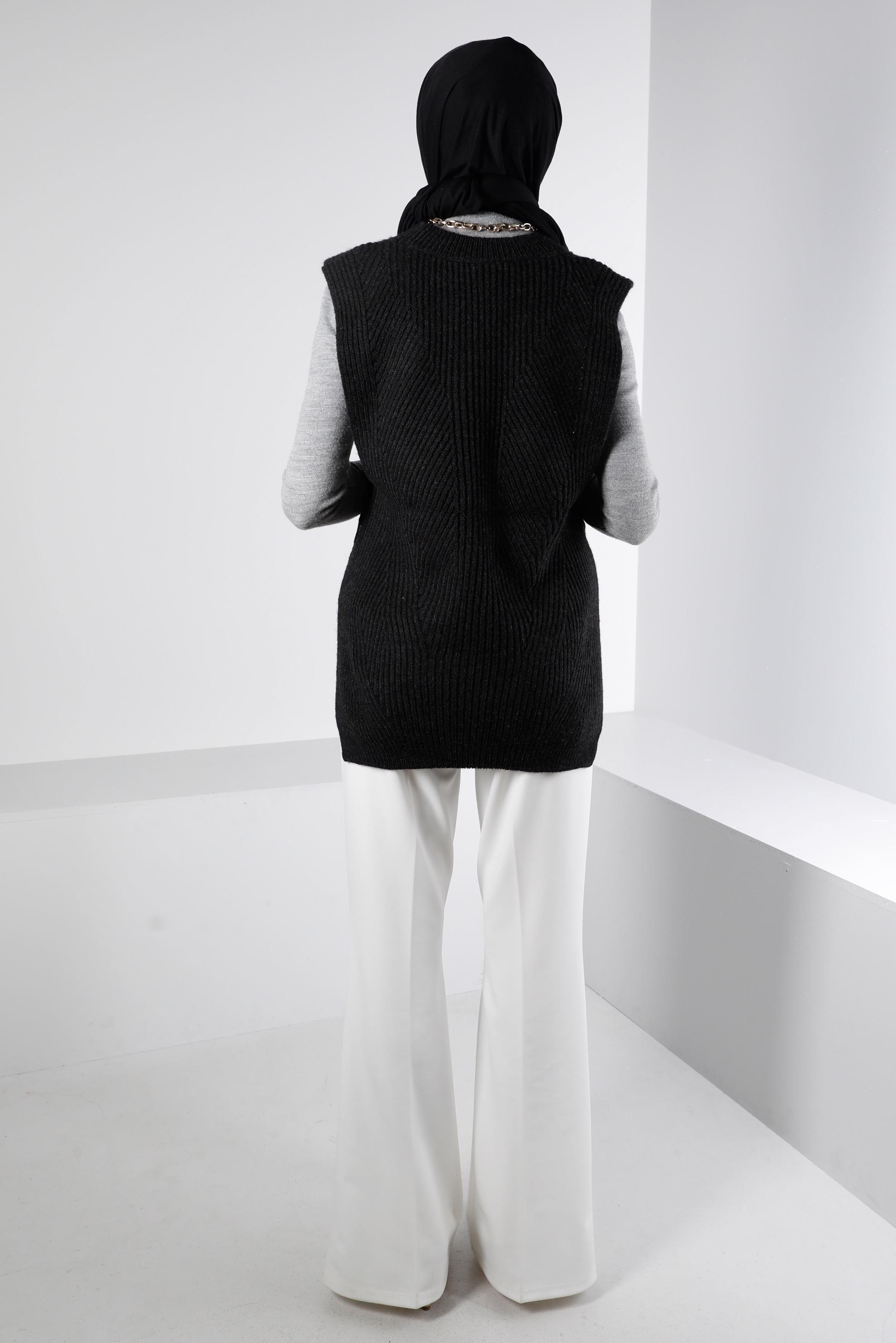 Tesettür giyim SİYAH YANLARI DÜĞMELİ TRİKO SÜVETER 43245