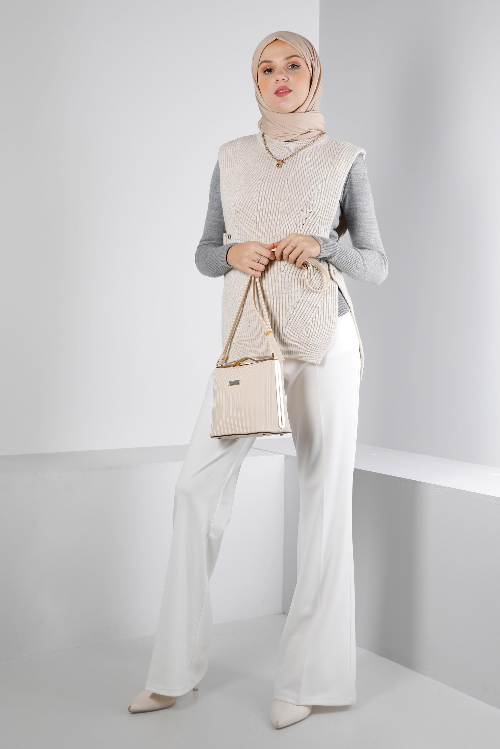 Tesettür giyim BEJ YANLARI DÜĞMELİ TRİKO SÜVETER 43245