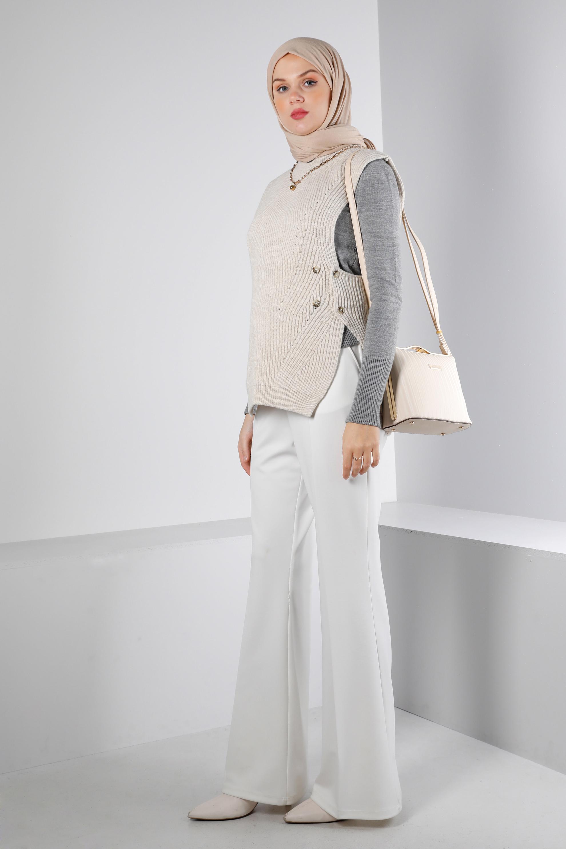 Tesettür giyim BEJ YANLARI DÜĞMELİ TRİKO SÜVETER 43245