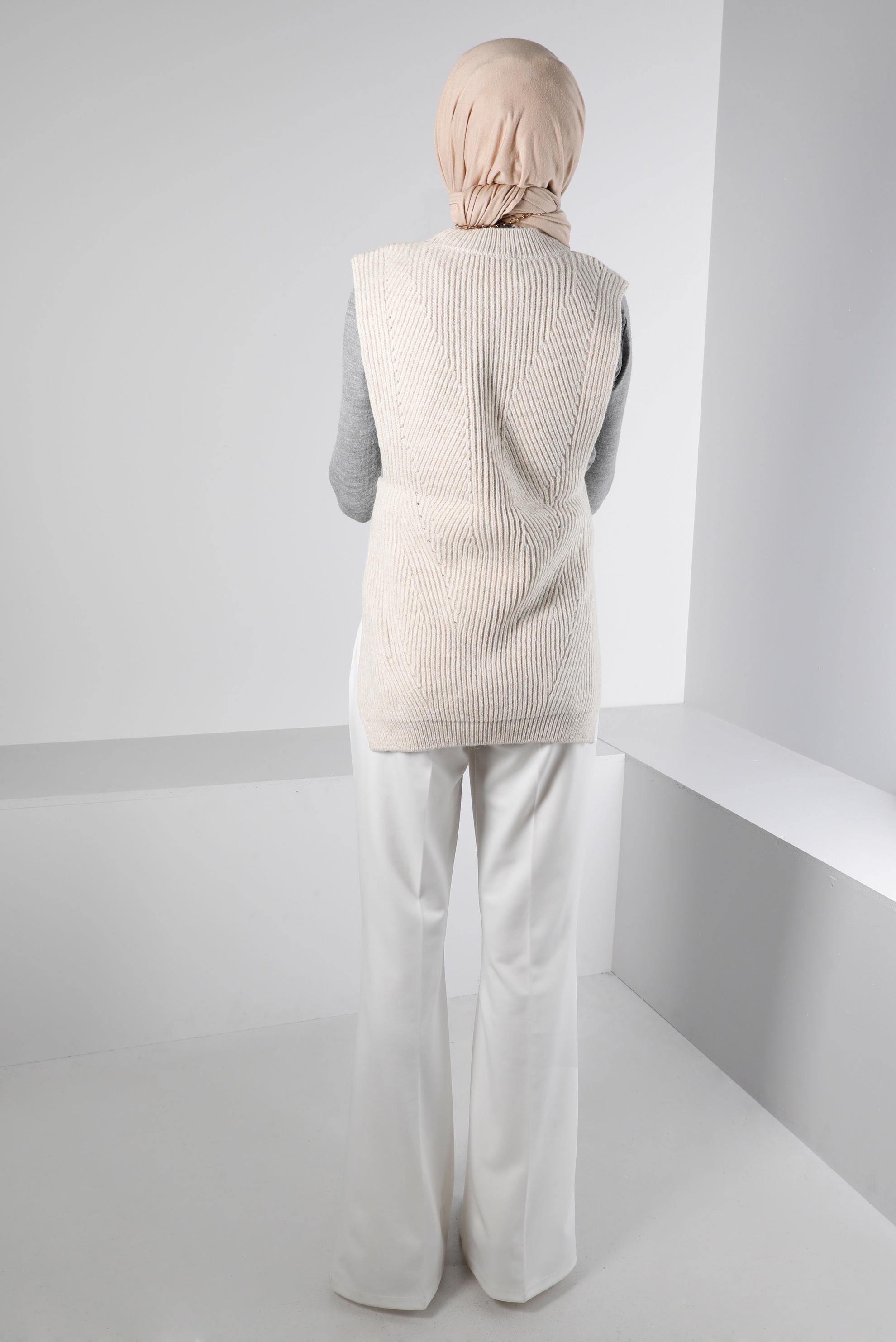 Tesettür giyim BEJ YANLARI DÜĞMELİ TRİKO SÜVETER 43245