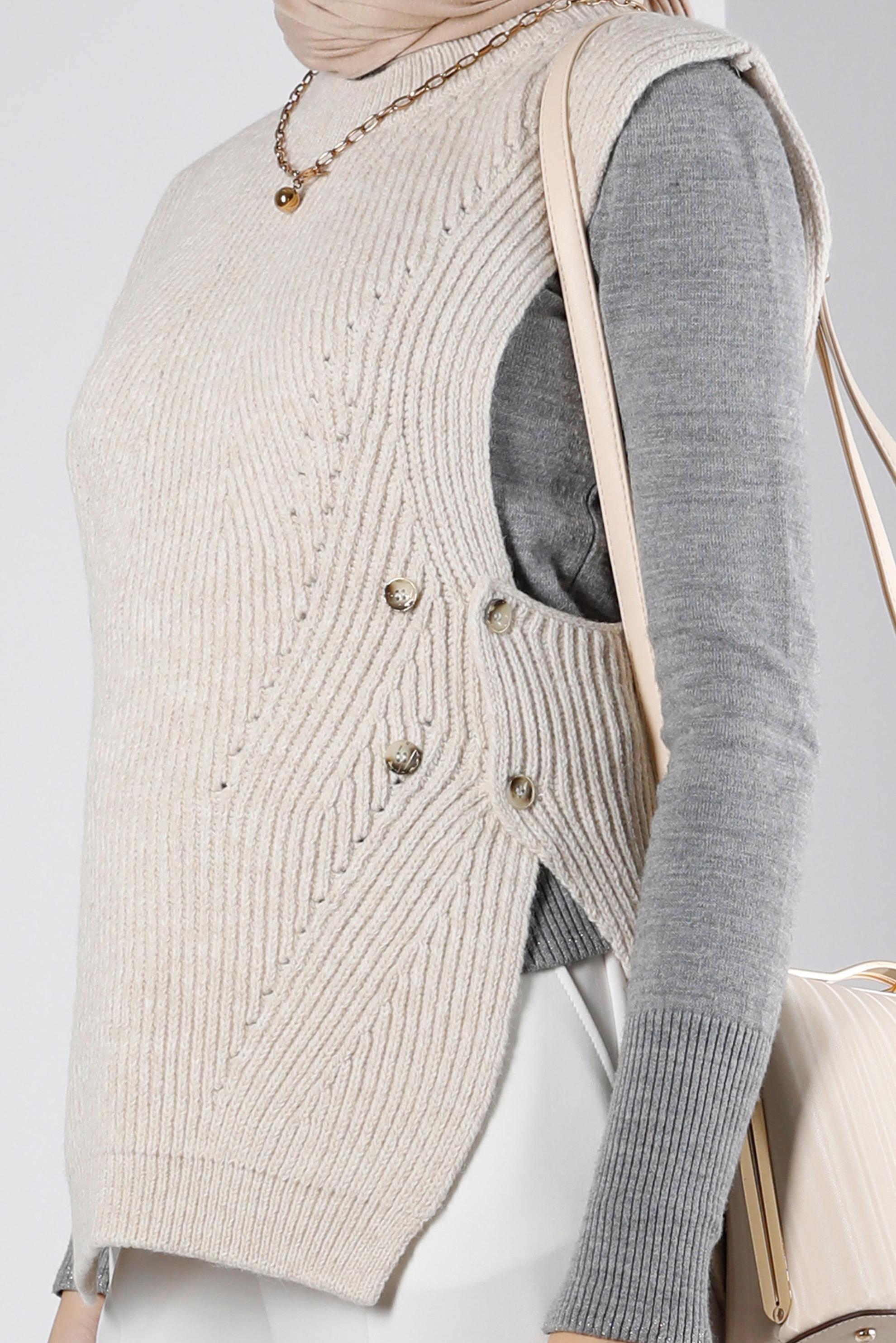 Tesettür giyim BEJ YANLARI DÜĞMELİ TRİKO SÜVETER 43245