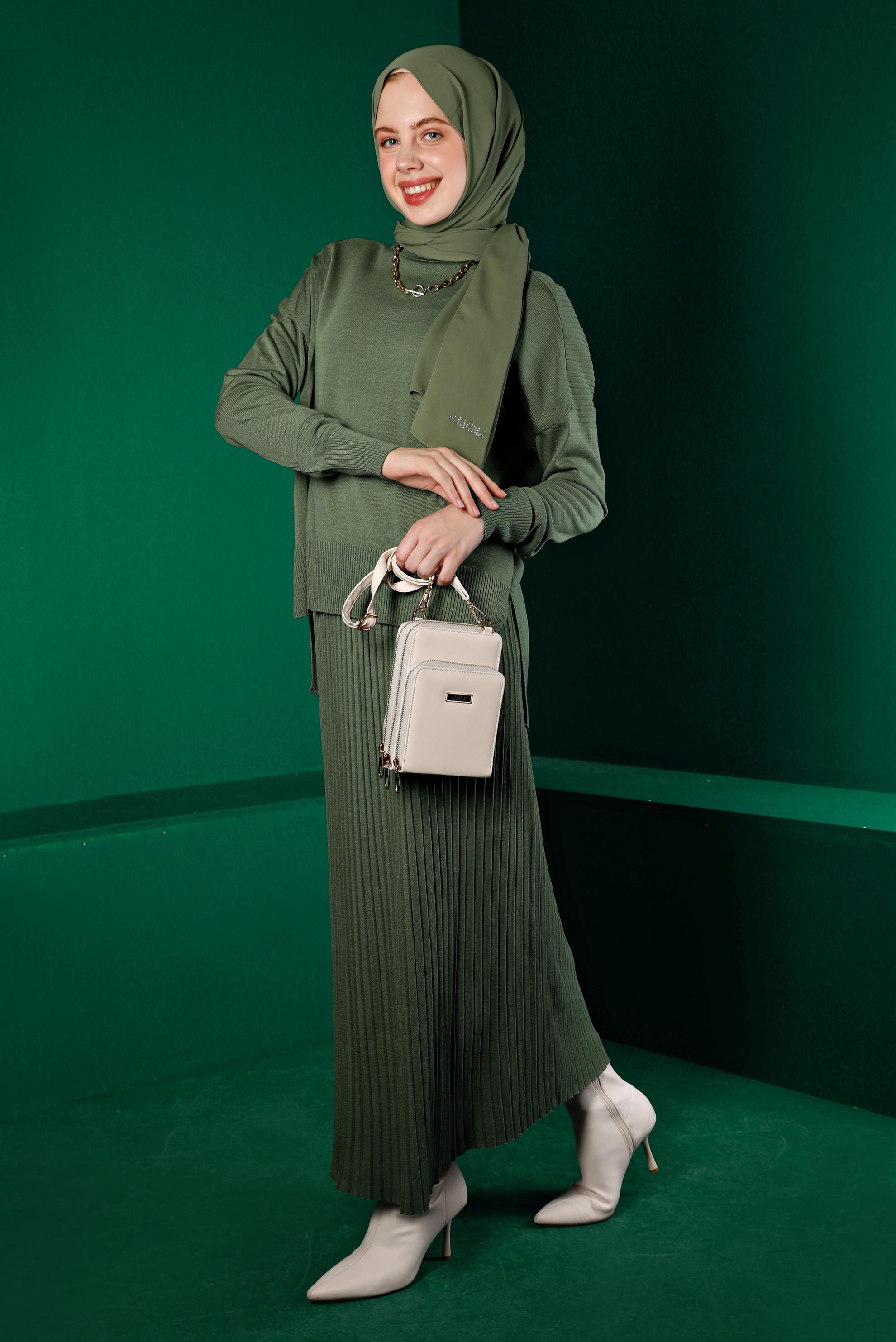 Tesettür giyim YEŞİL PİLELİ TRİKO İKİLİ ETEKLİ TAKIM 43132 