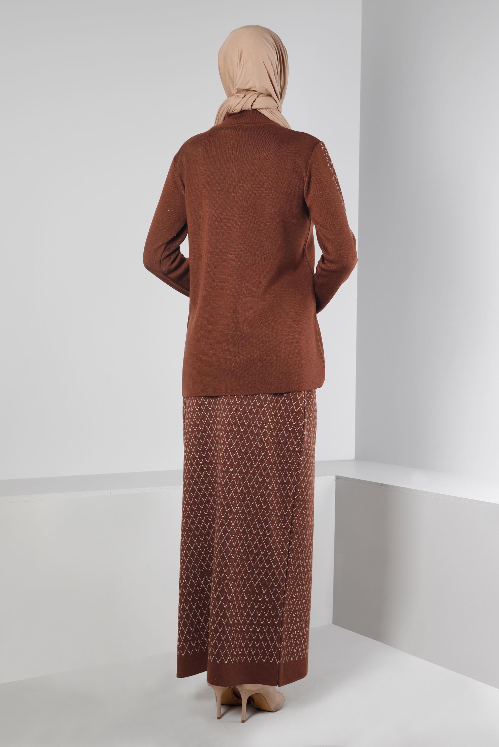 Vêtements hijab BRUN COSTUME AVEC JUPE EN MAILLE À MOTIFS 43219