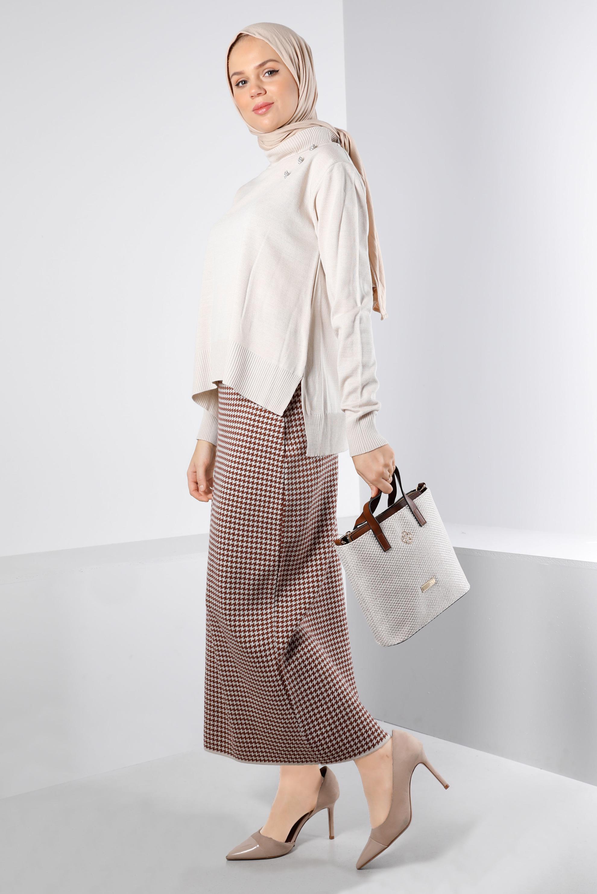Tesettür giyim BEJ TAŞ DETAYLI DESENLİ TRİKO ETEKLİ TAKIM 43220 