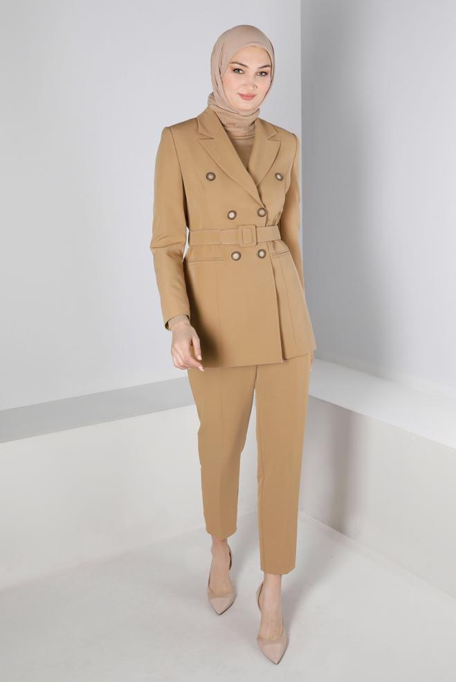 Tesettür giyim KAHVE DÜĞMELİ KEMERLİ İKİLİ PANT. TAKIM 30304  - ALVİNA
