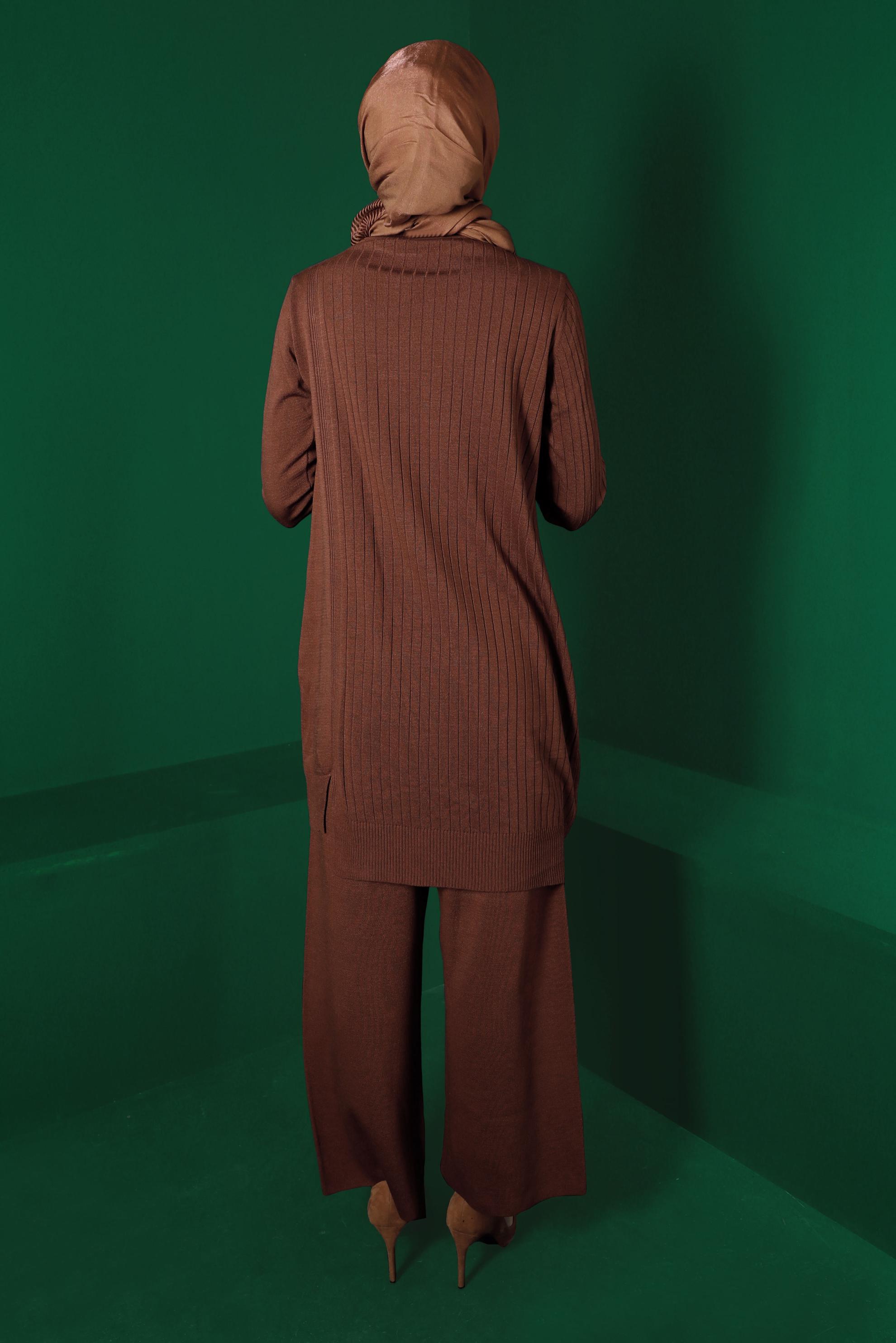 Vêtements hijab BRUN COSTUME PANTALON EN VELOURS CÔTELÉ AVEC GEMME 43212