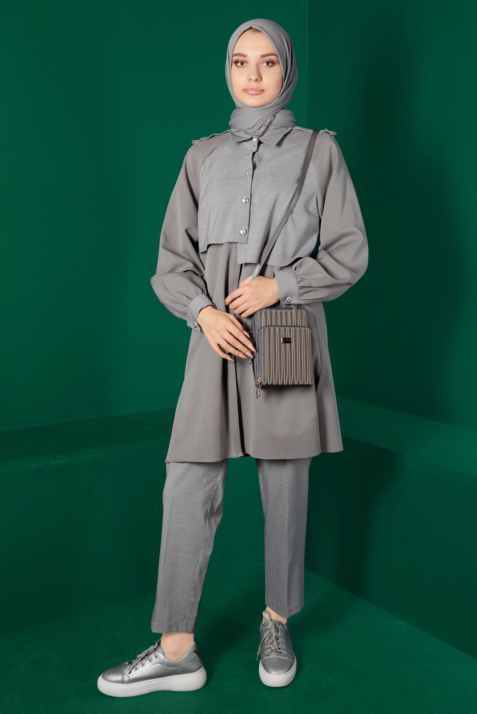 Tesettür giyim GRİ İKİ RENKLİ DÜĞMELİ İKİLİ PANTOLONLU TAKIMI 43325