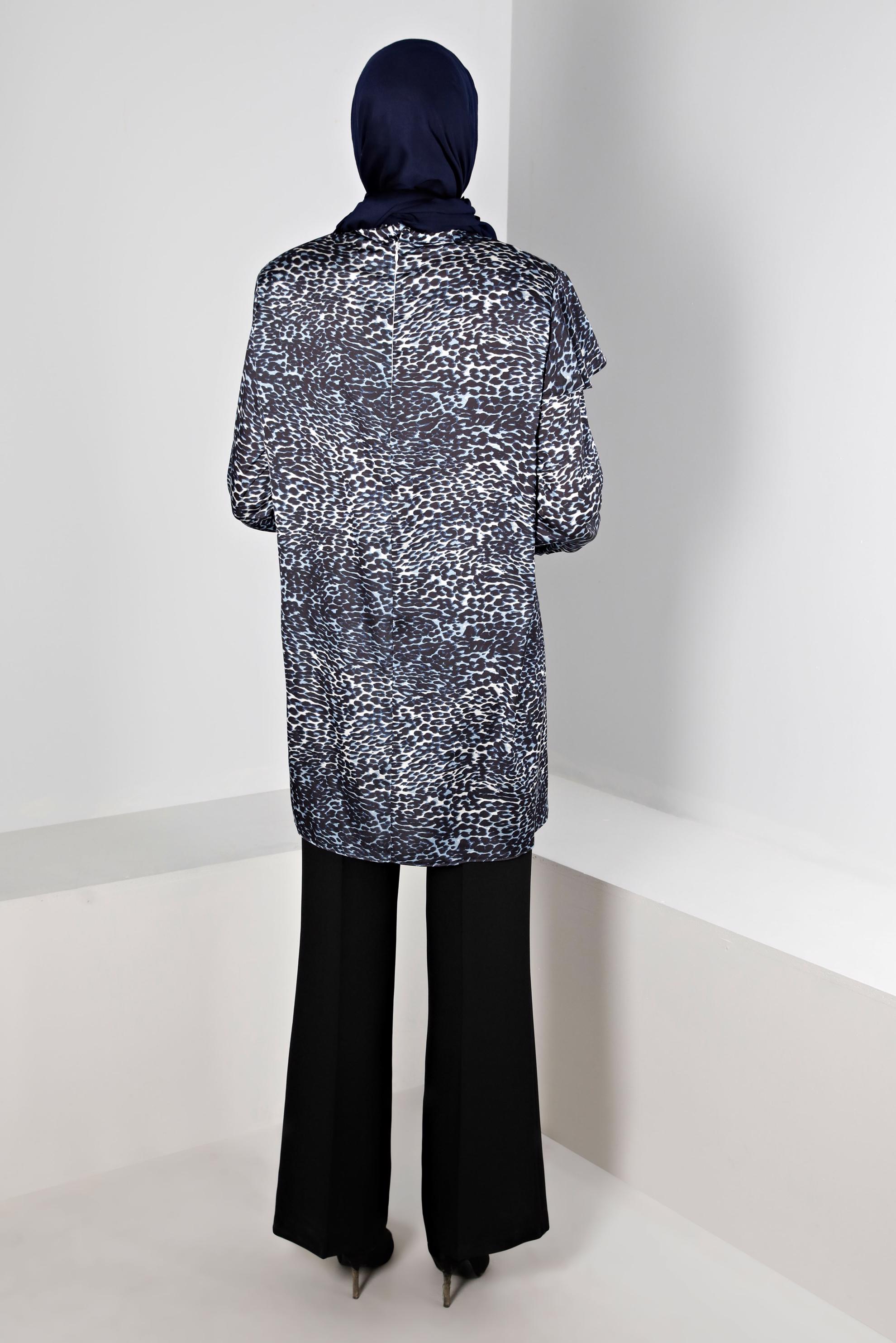 Tesettür giyim LACİVERT LEOPAR DESENLİ KOLU FIRFIRLI SATEN TUNİK 20309