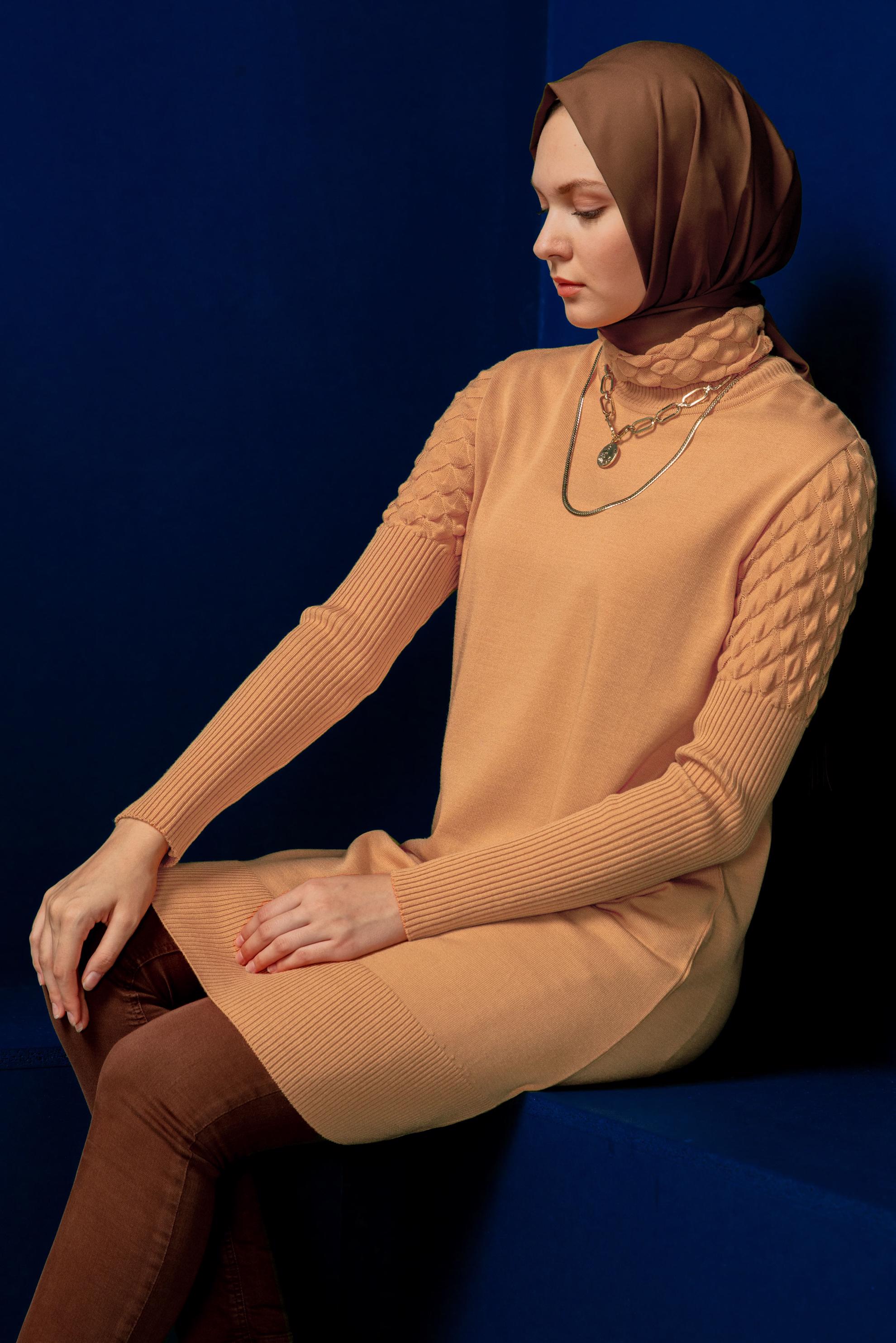 Tesettür giyim BEJ BOĞAZLI TRİKO TUNİK 43106	