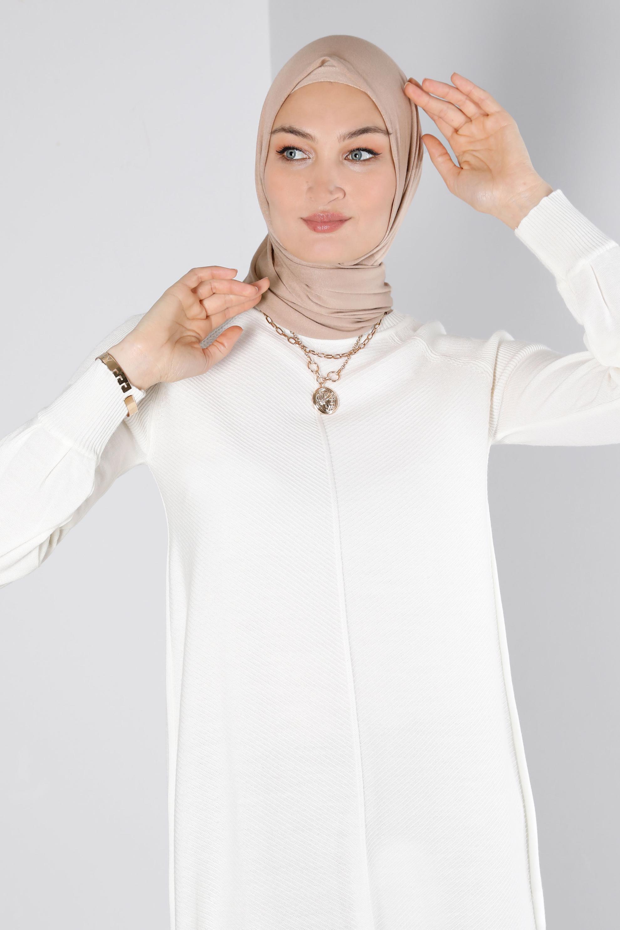 Tesettür giyim BEYAZ KENDİNDEN DESENLİ TRİKO TUNİK 43109	