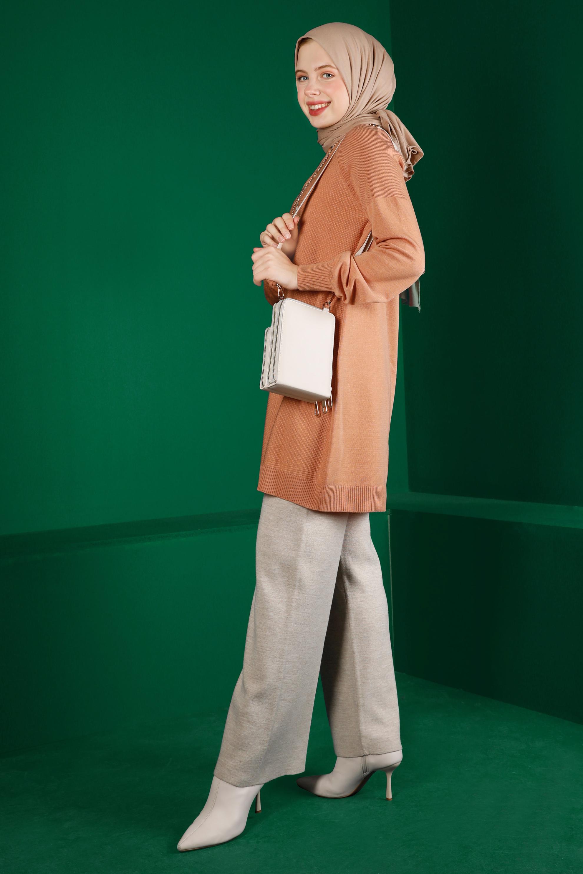 Tesettür giyim PUDRA KENDİNDEN DESENLİ TRİKO TUNİK 43109	