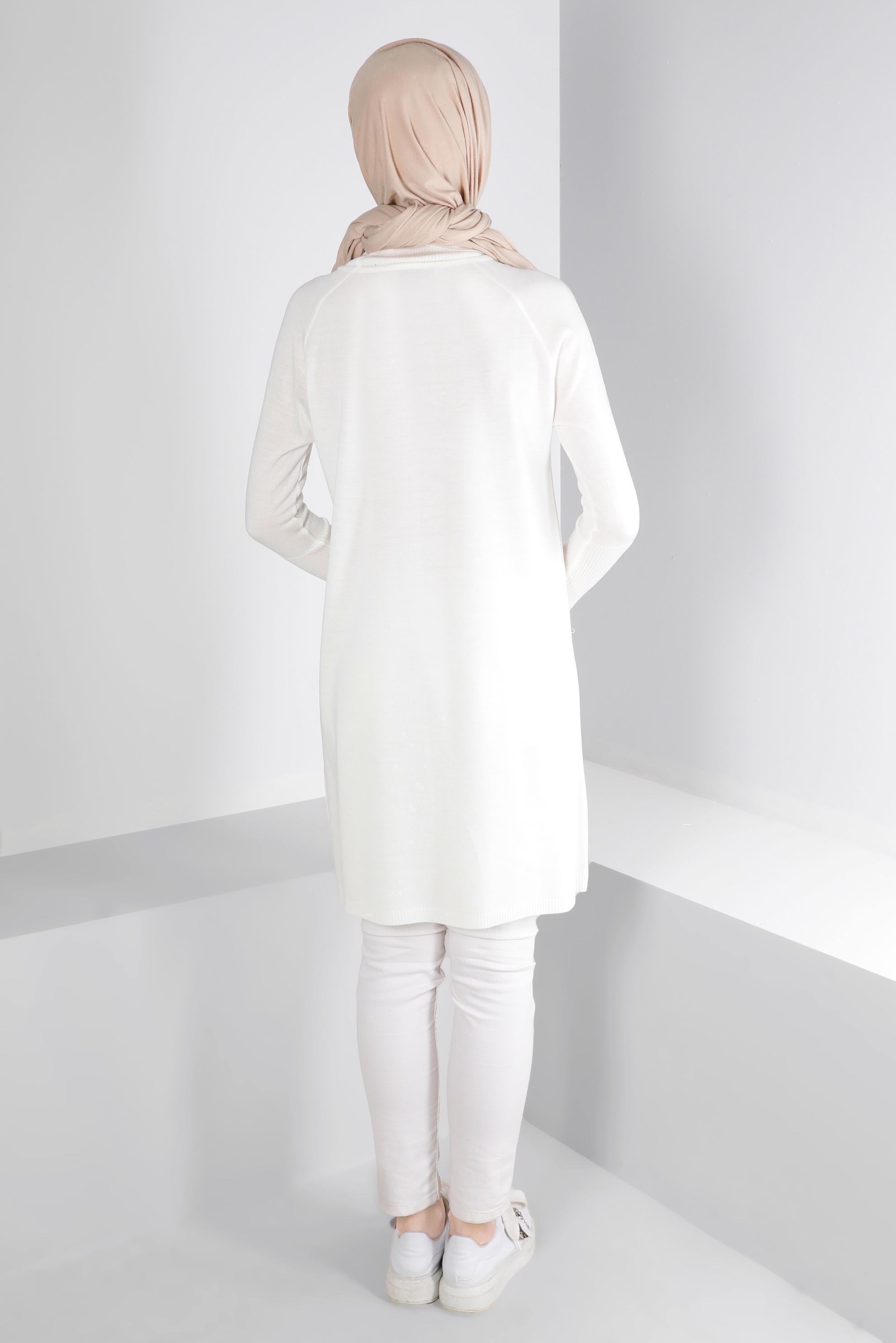 Tesettür giyim BEYAZ DÜĞMELİ BOĞAZLI TRİKO TUNİK 43113	