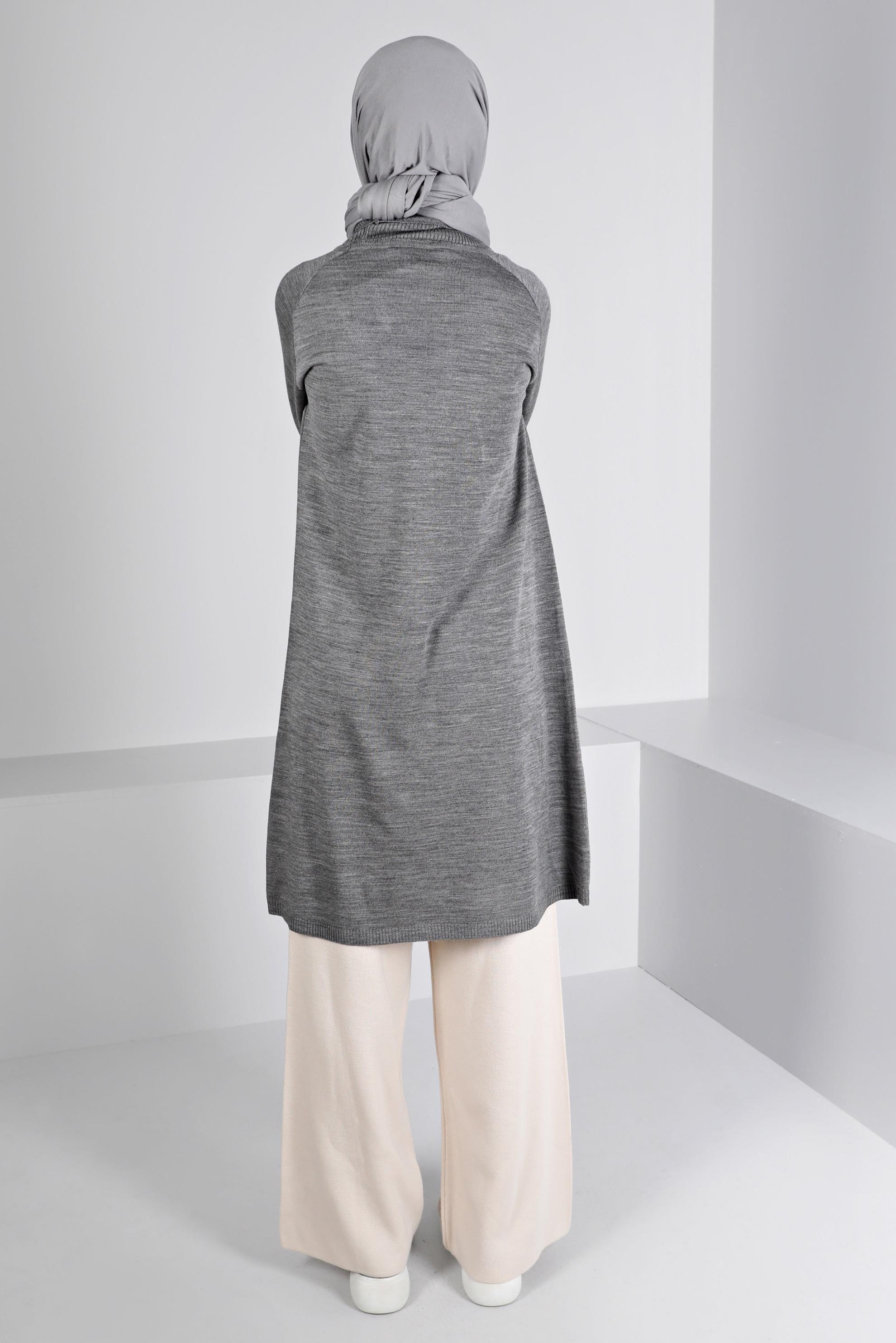 Tesettür giyim GRİ DÜĞMELİ BOĞAZLI TRİKO TUNİK 43113	