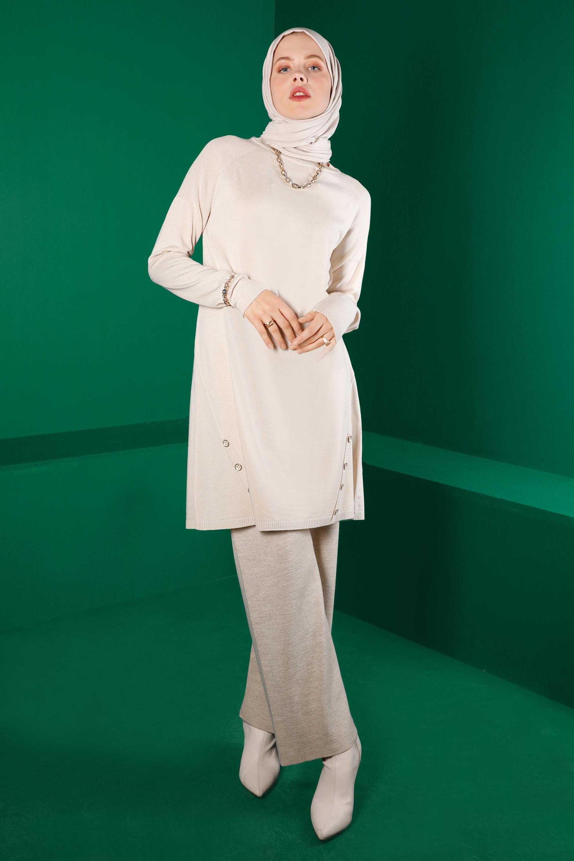 Tesettür giyim BEJ DÜĞME DETAYLI TRİKO TUNİK 43115 