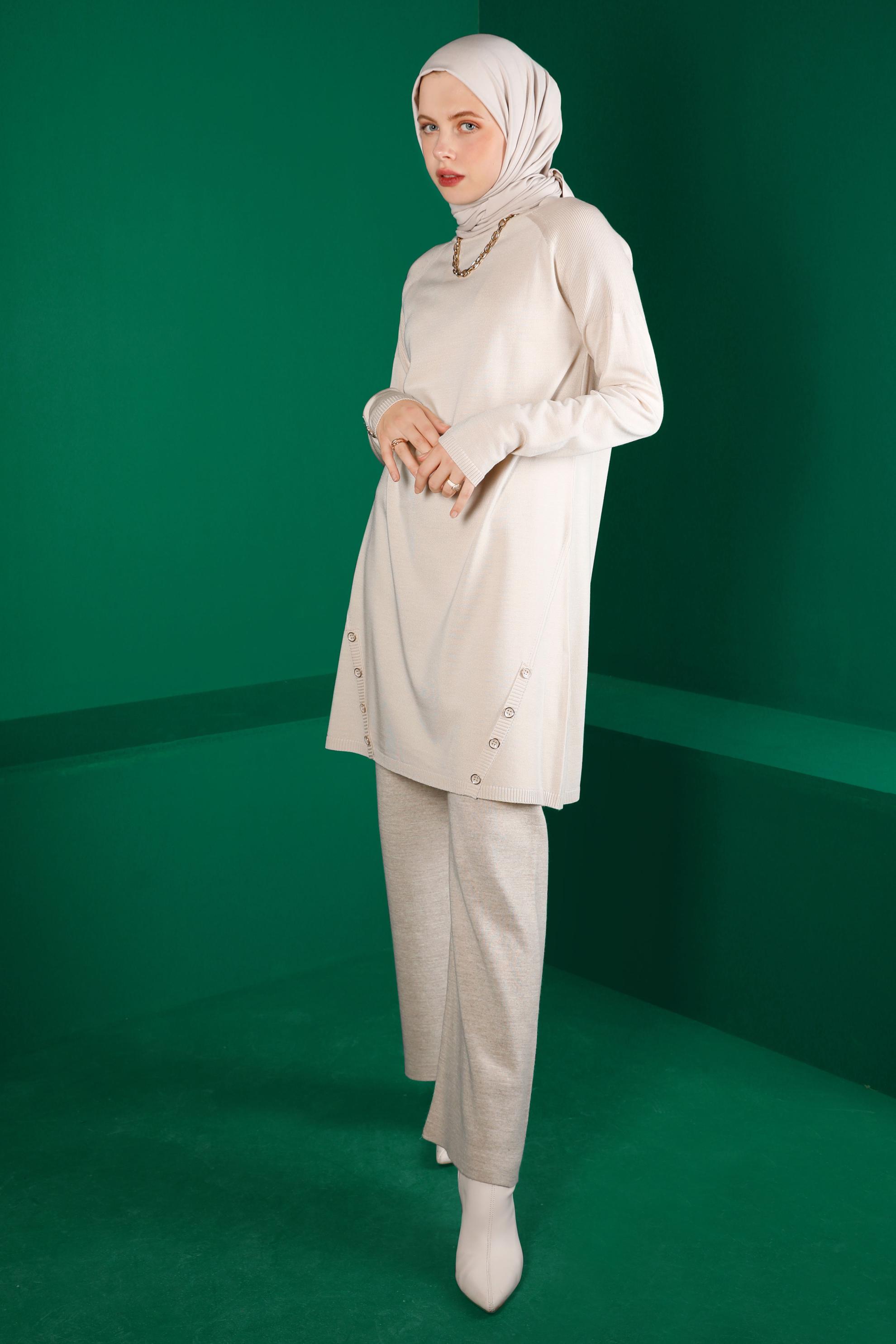 Tesettür giyim BEJ DÜĞME DETAYLI TRİKO TUNİK 43115 