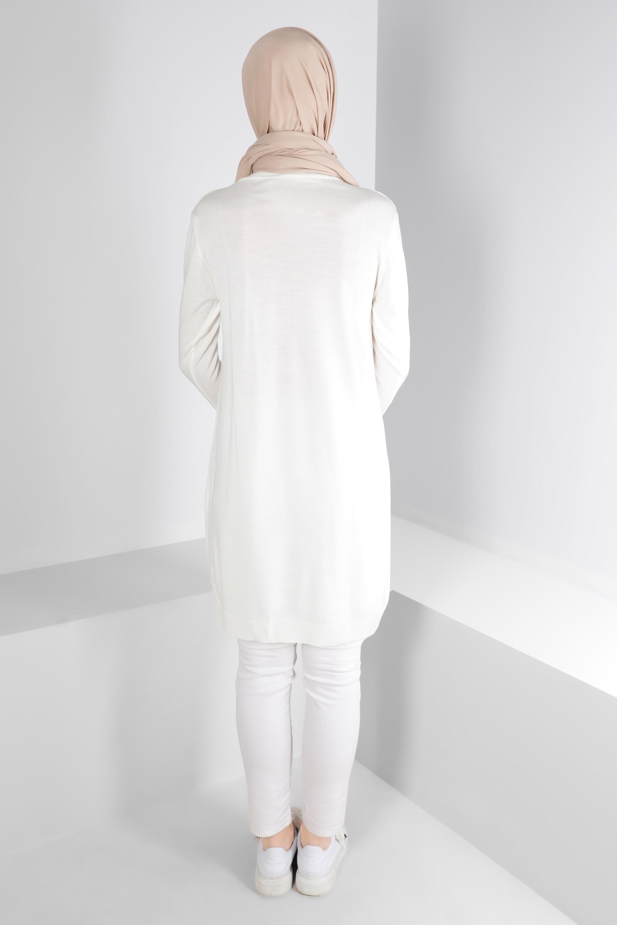 Tesettür giyim BEYAZ MANŞETLERİ DÜĞMELİ TRİKO TUNİK 43116	