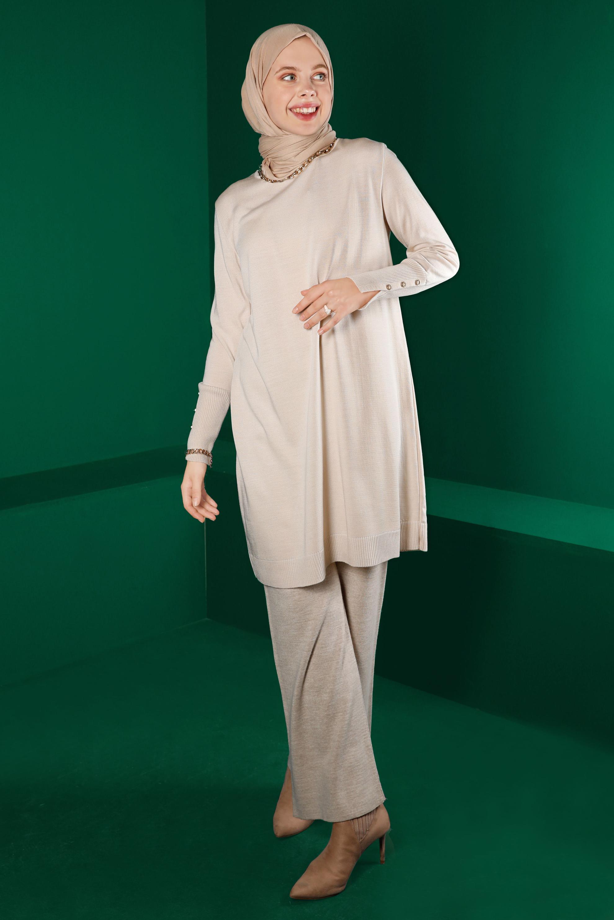 Tesettür giyim BEJ MANŞETLERİ DÜĞMELİ TRİKO TUNİK 43116	