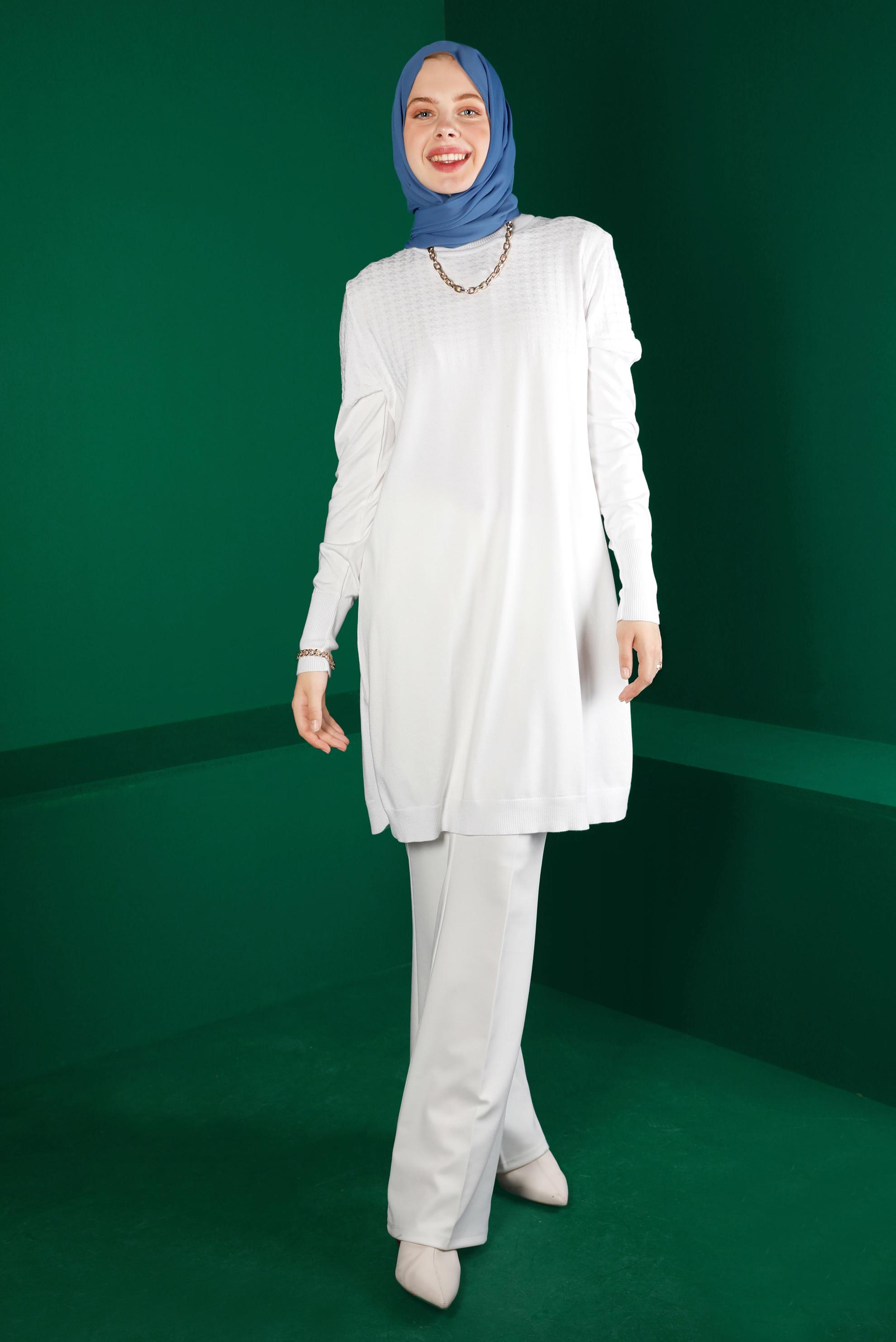 Tesettür giyim BEYAZ KENDİNDEN DESENLİ TRİKO TUNİK 43137