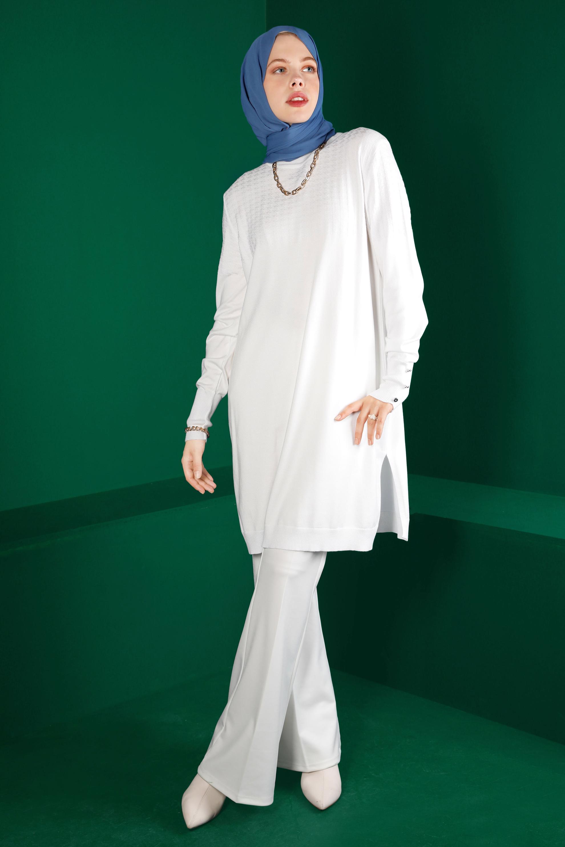 Tesettür giyim BEYAZ KENDİNDEN DESENLİ TRİKO TUNİK 43137