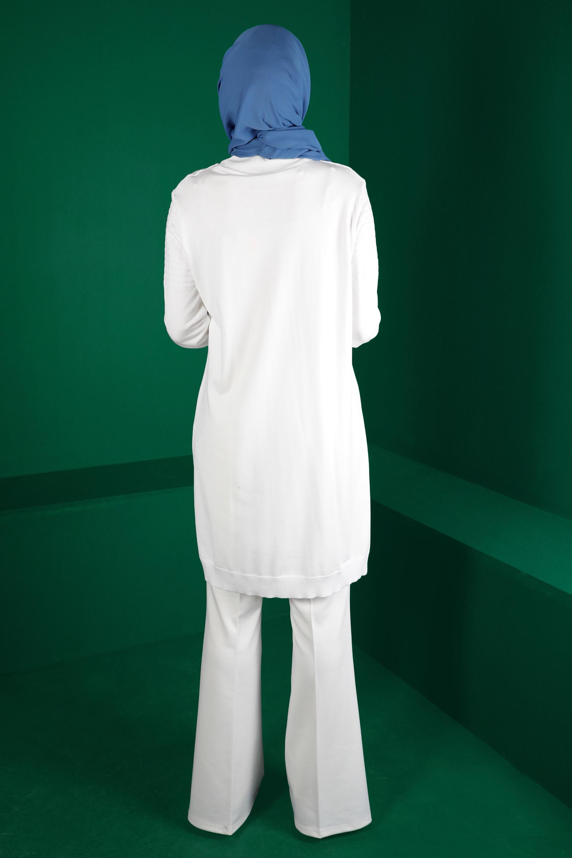 Tesettür giyim BEYAZ KENDİNDEN DESENLİ TRİKO TUNİK 43137