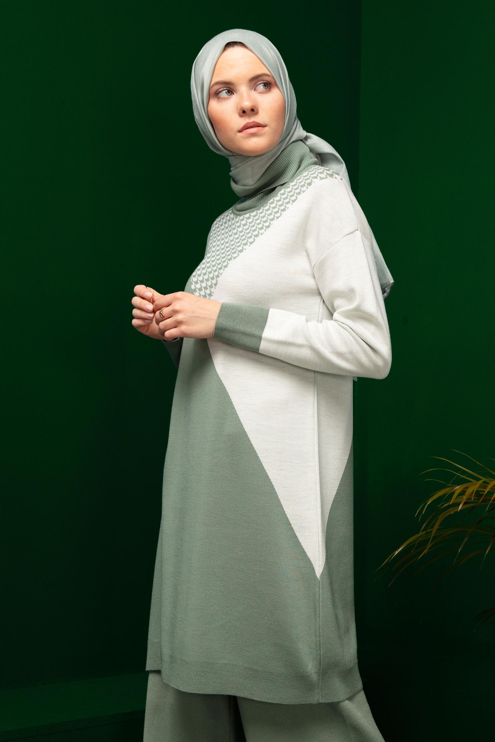 Tesettür giyim YEŞİL KAZAYAĞI DESEN DETAYLI TRİKO TUNİK 43138	