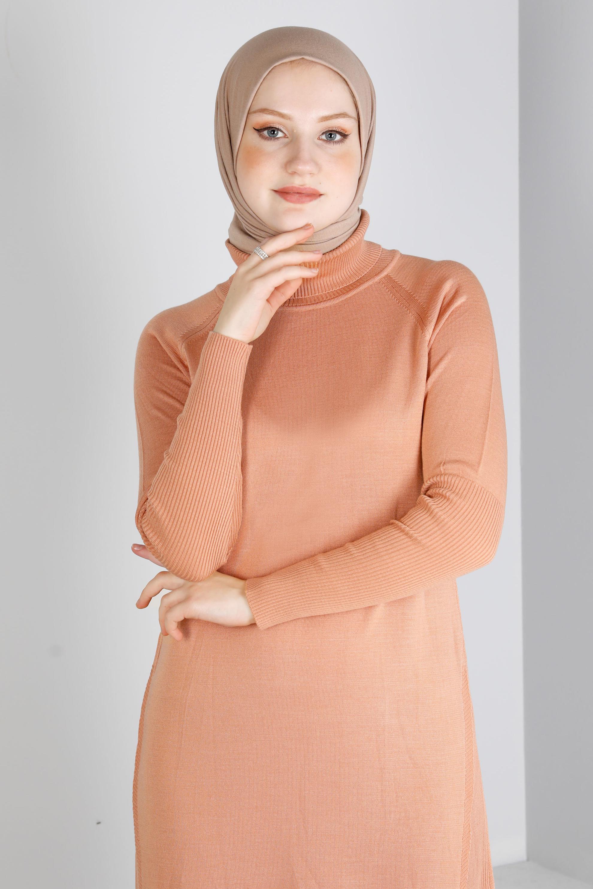 Tesettür giyim PUDRA YIRTMAÇ DETAYLI BASIC TRİKO TUNİK 43160