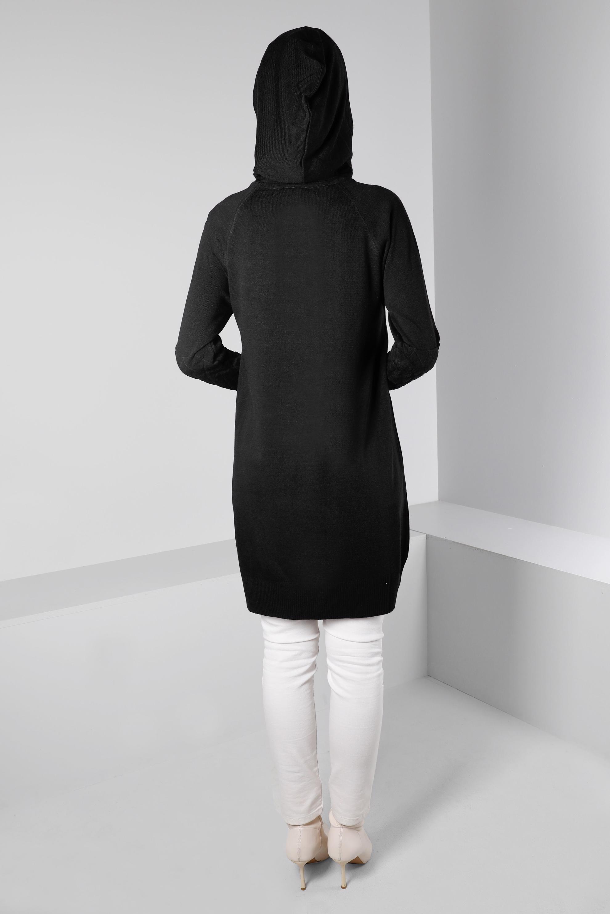 Tesettür giyim SİYAH KAPİTONE DETAYLI KAPÜŞONLU TRİKO TUNİK 43162