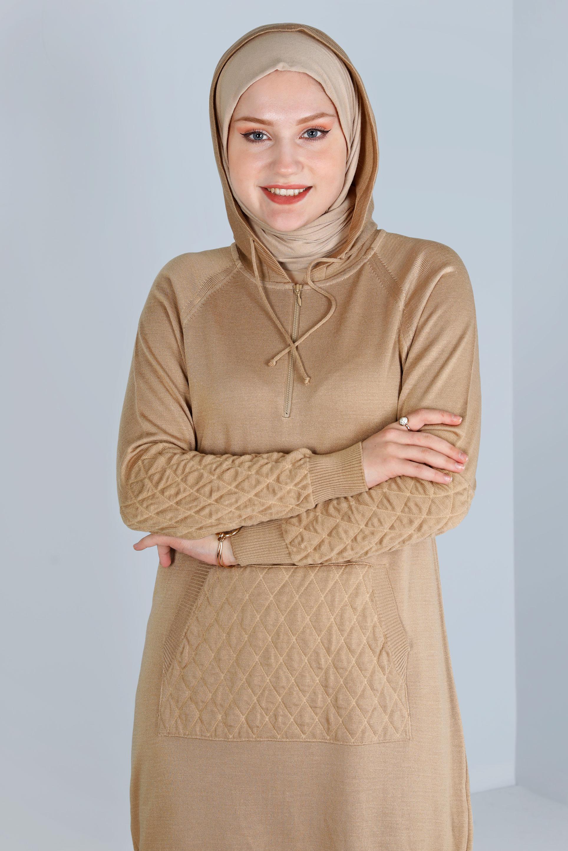 Vêtements hijab BRUN TUNIQUE EN MAILLE À CAPUCHE AVEC DÉTAIL MATELASSÉ 43162