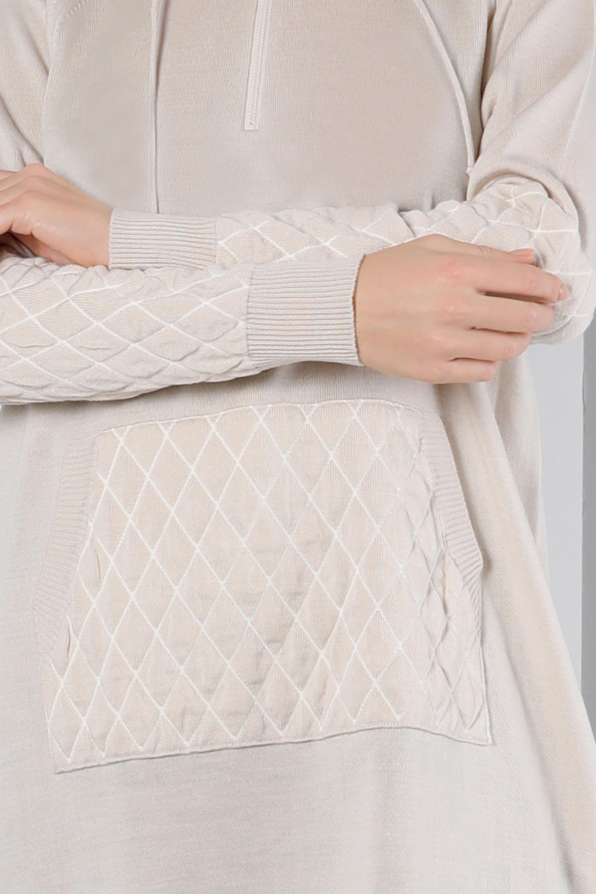 Tesettür giyim BEJ KAPİTONE DETAYLI KAPÜŞONLU TRİKO TUNİK 43162