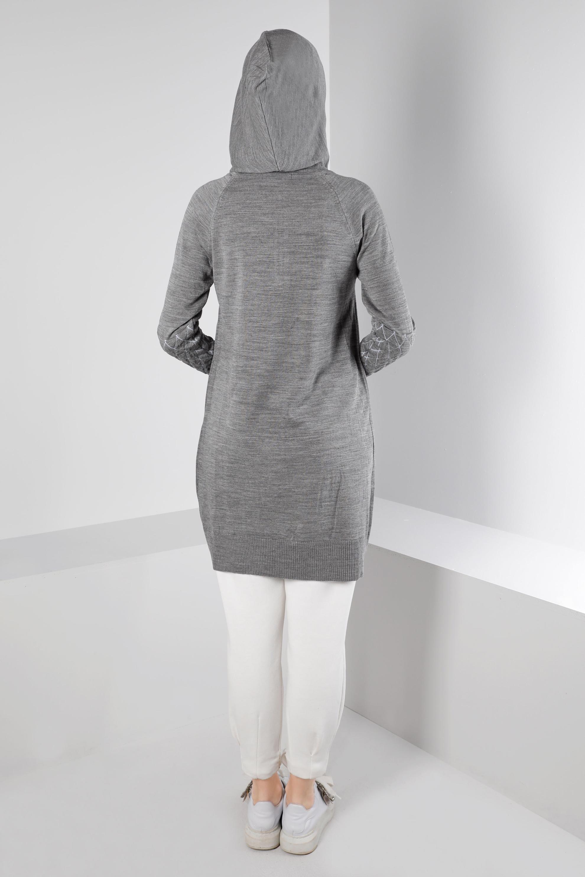 Tesettür giyim GRİ KAPİTONE DETAYLI KAPÜŞONLU TRİKO TUNİK 43162