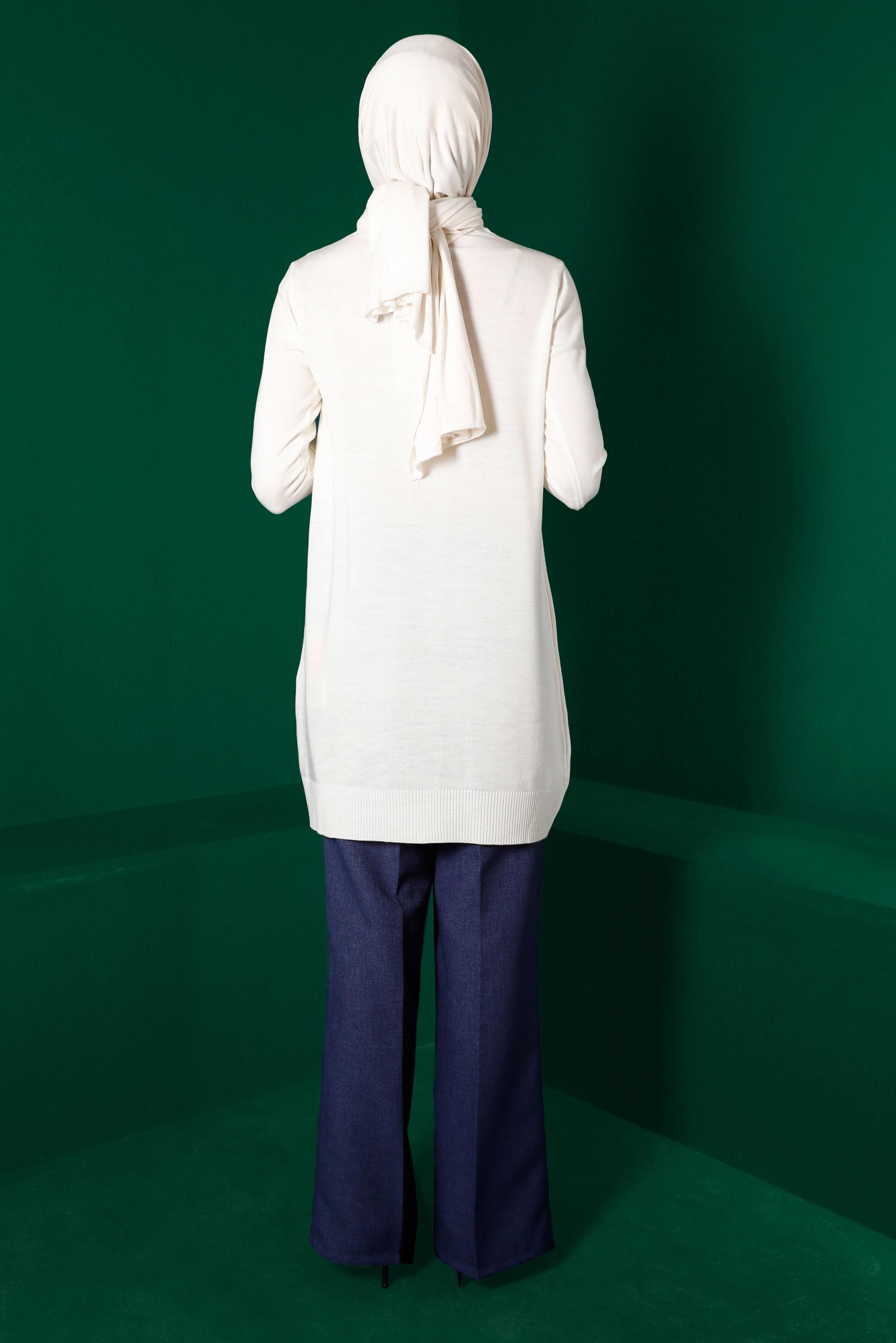 Tesettür giyim BEYAZ DÜĞME DETAYLI TRİKO TUNİK 43164 