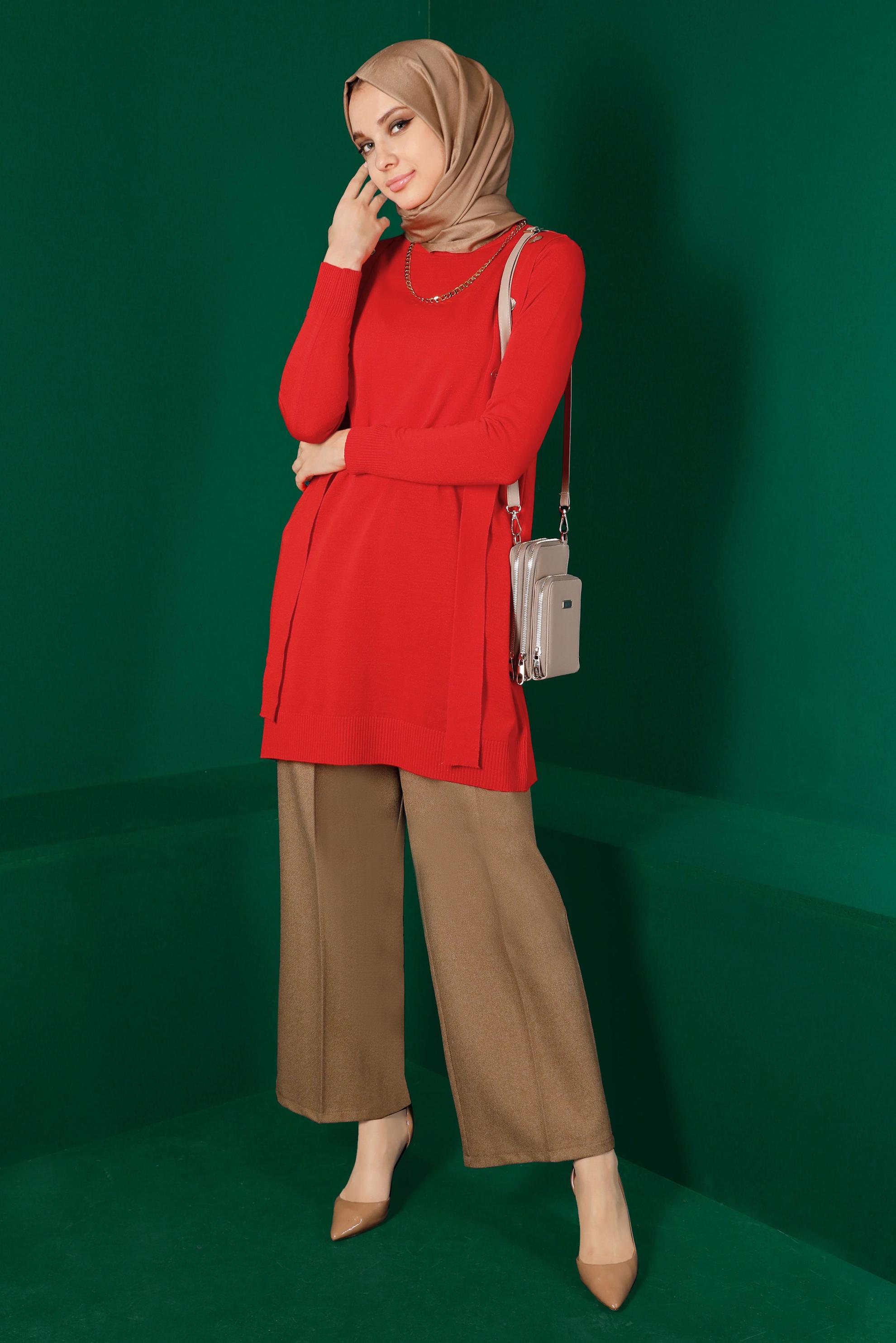 Tesettür giyim KIRMIZI DÜĞME DETAYLI TRİKO TUNİK 43164 