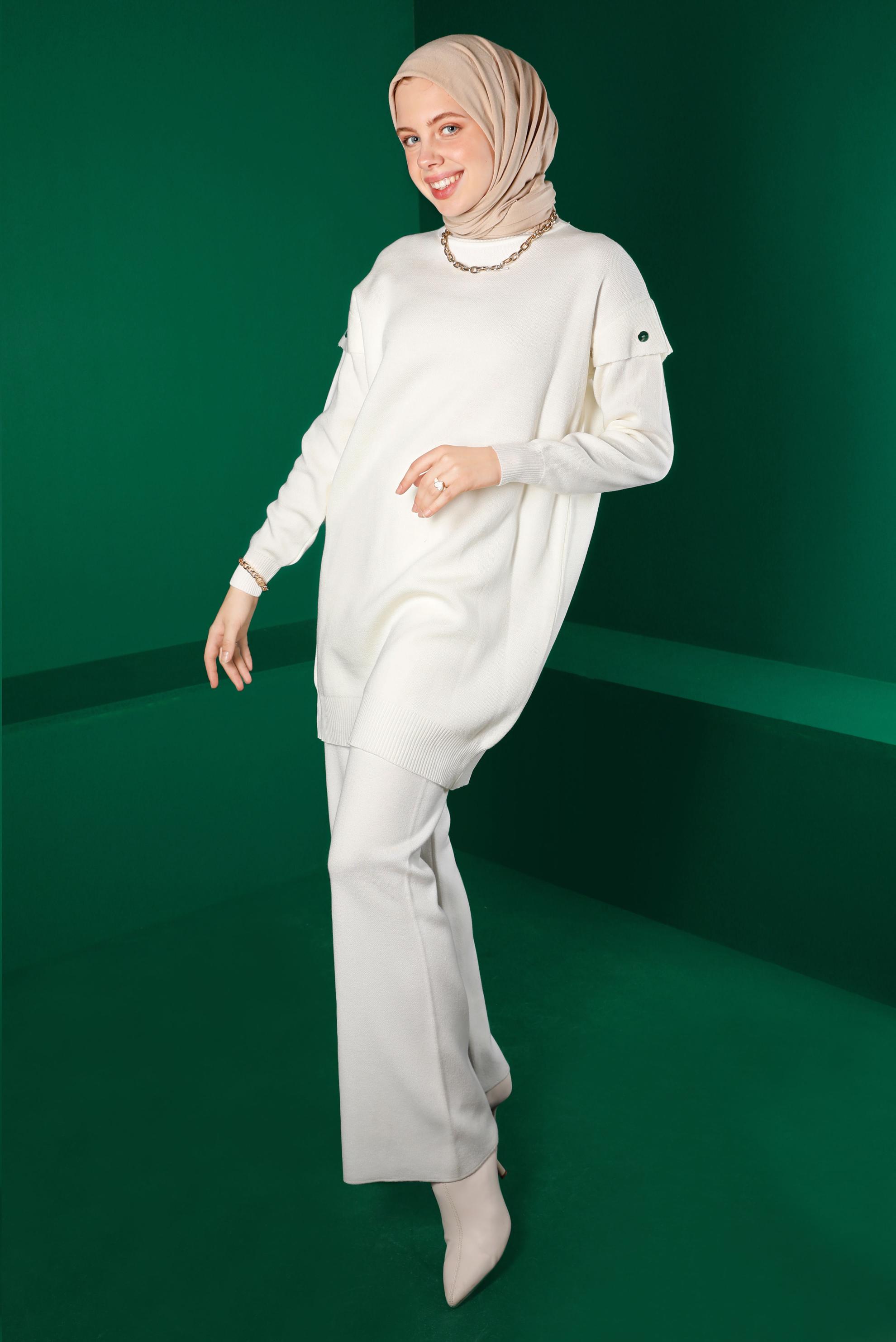 Tesettür giyim BEYAZ DÜĞME DETAYLI TRİKO TUNİK 43166