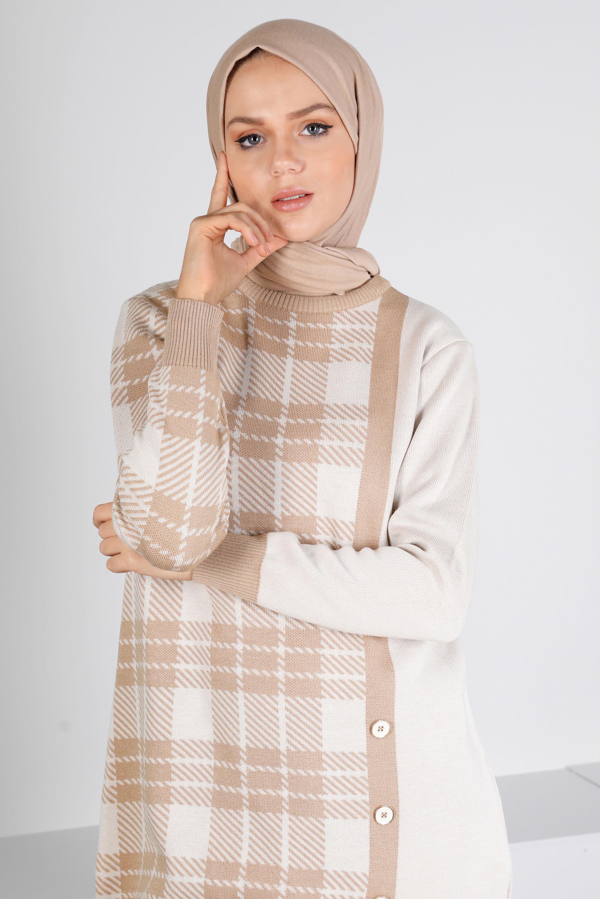 Tesettür giyim BEJ EKOSE DESENLİ DÜĞMELİ TRİKO TUNİK 43175	