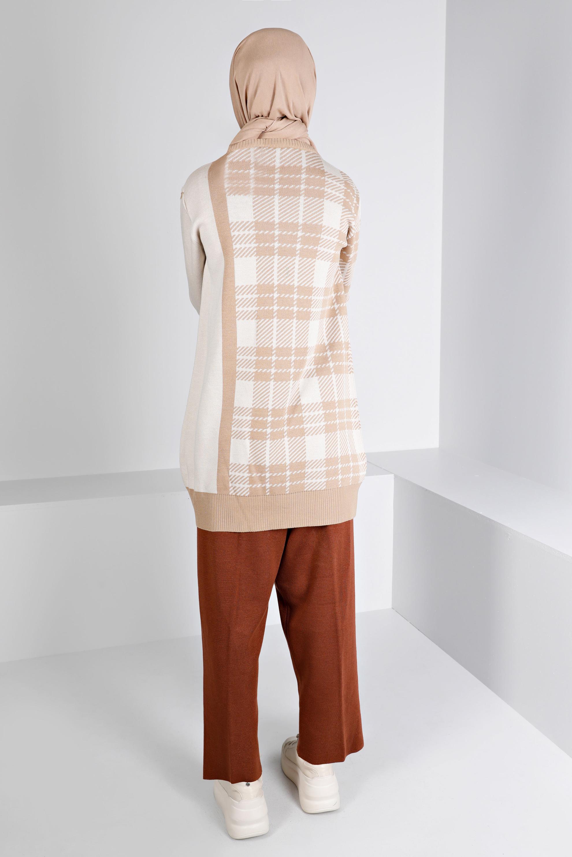 Tesettür giyim BEJ EKOSE DESENLİ DÜĞMELİ TRİKO TUNİK 43175	