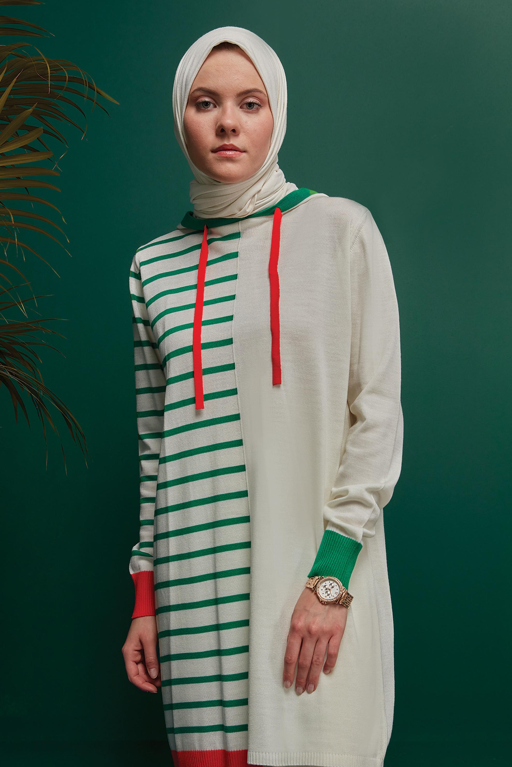 Tesettür giyim BEYAZ ÇİZGİLİ KAPÜŞONLU TRİKO TUNİK 43179 