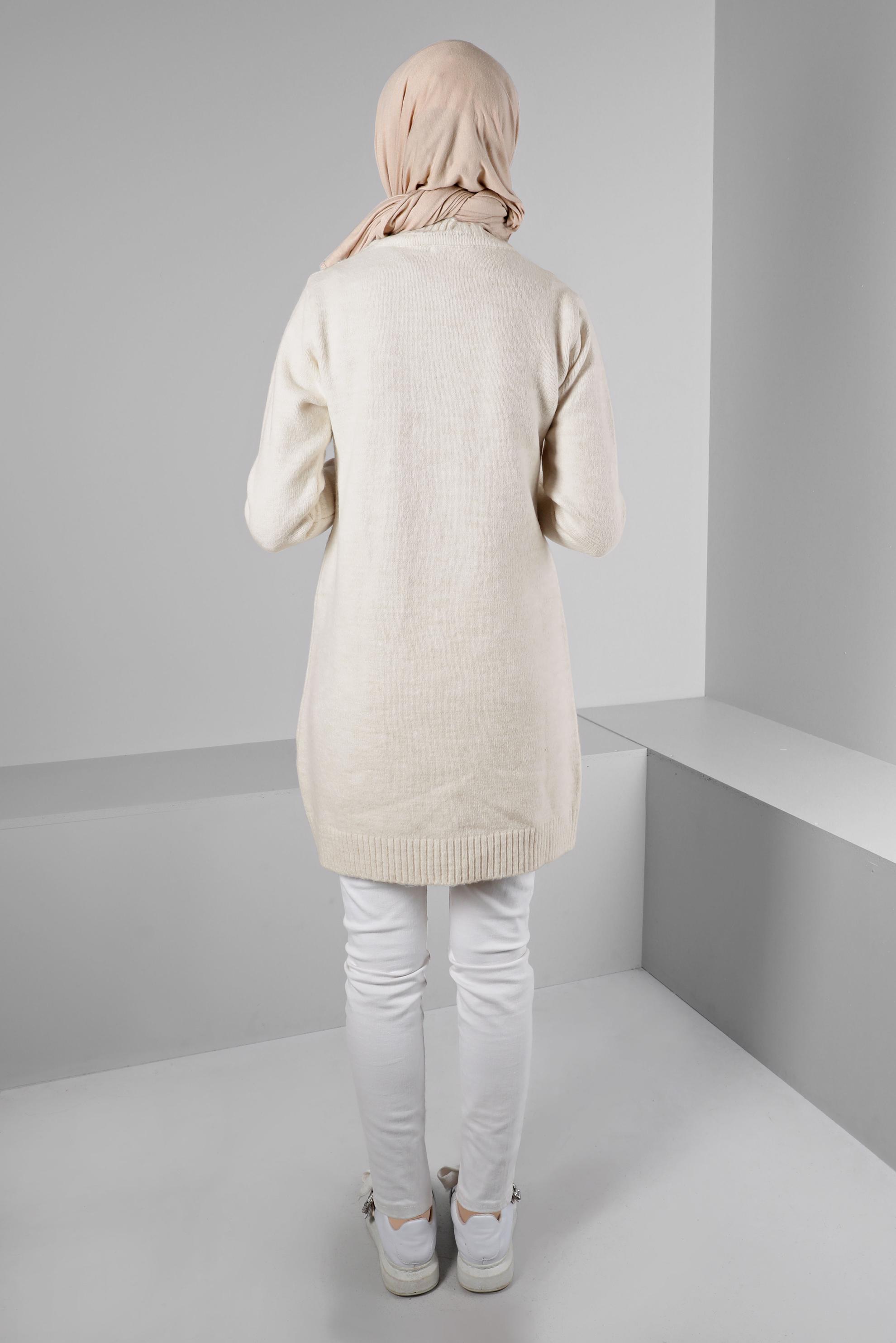 Tesettür giyim BEYAZ PONPON DETAYLI BOĞAZLI TRİKO TUNİK 43182