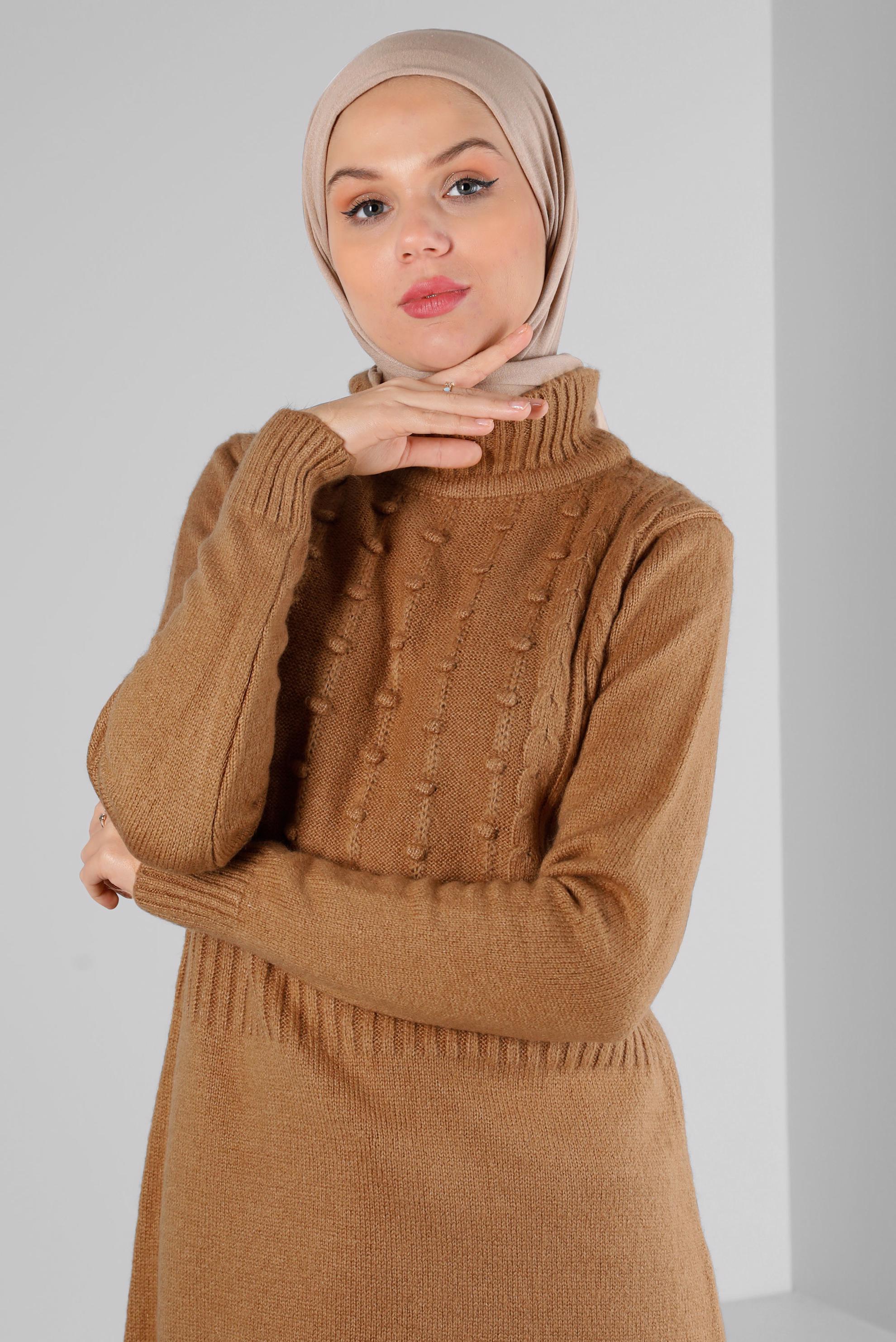 Tesettür giyim KAHVE PONPON DETAYLI BOĞAZLI TRİKO TUNİK 43182