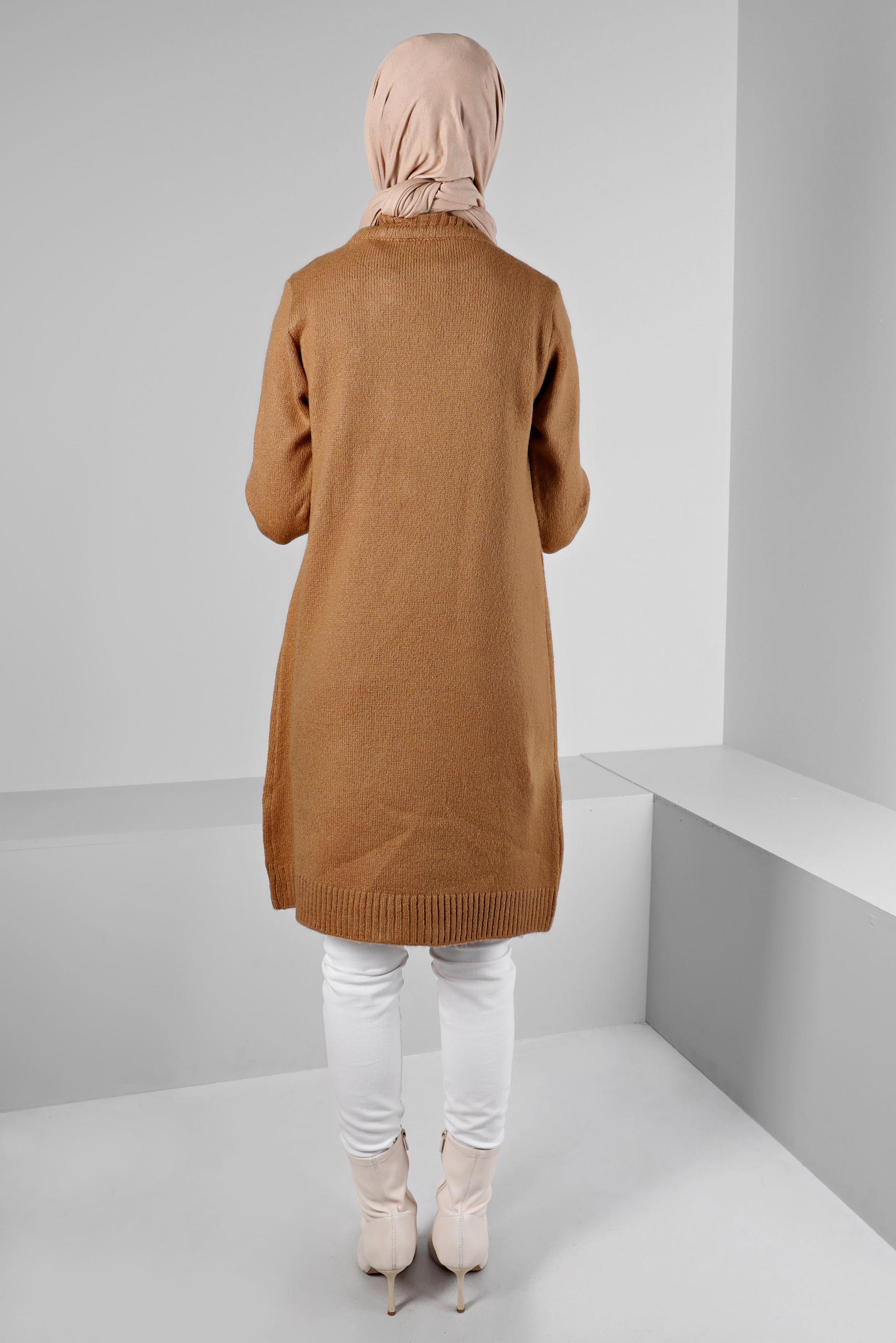 Tesettür giyim KAHVE PONPON DETAYLI BOĞAZLI TRİKO TUNİK 43182