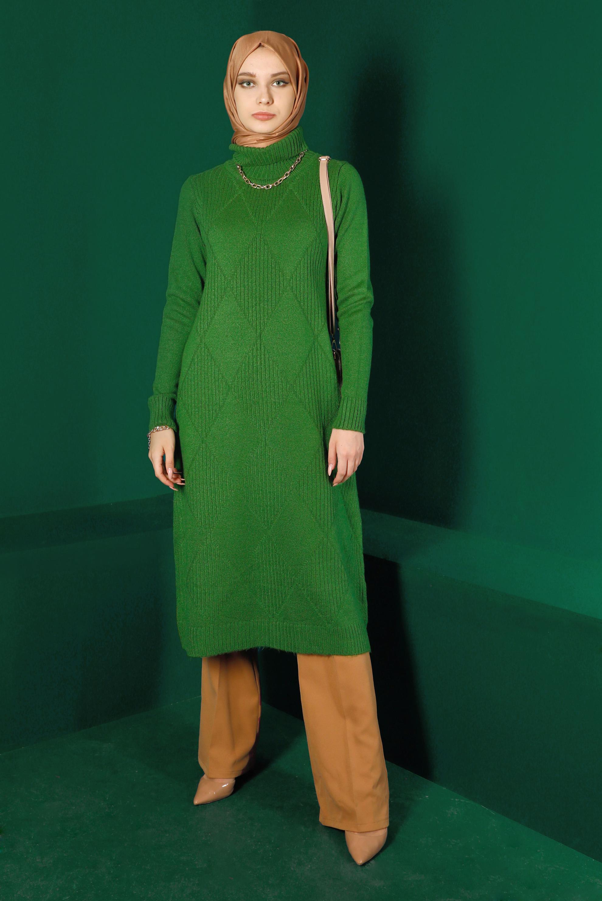 Tesettür giyim YEŞİL KENDİNDEN DESENLİ BALIKÇI YAKA TRİKO TUNİK 43183	