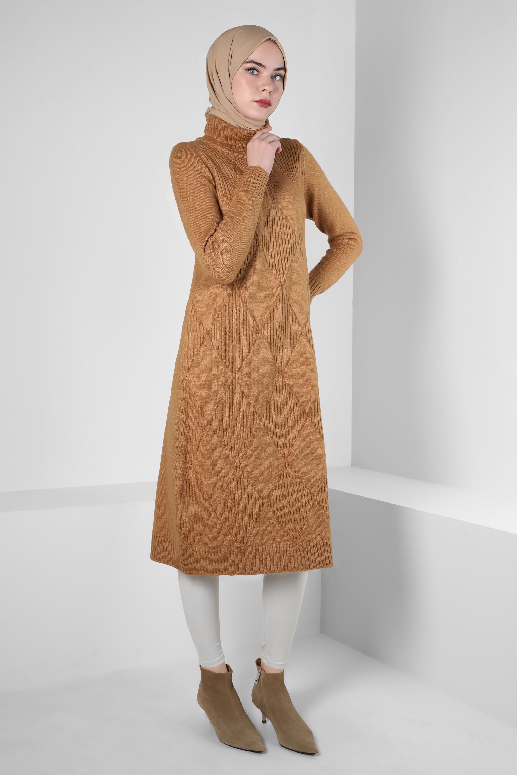 Tesettür giyim KAHVE KENDİNDEN DESENLİ BALIKÇI YAKA TRİKO TUNİK 43183	