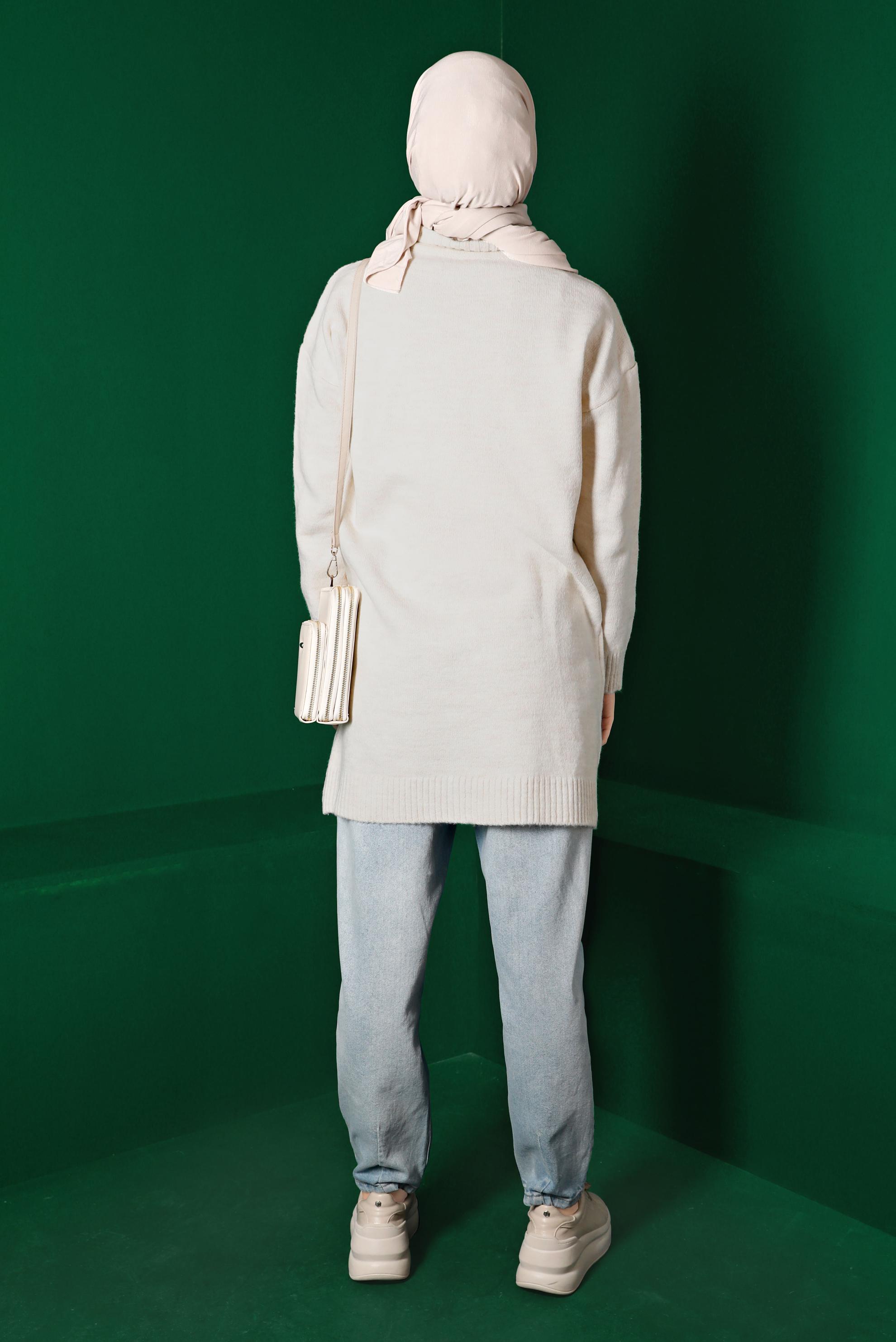 Tesettür giyim BEYAZ ÖRGÜ DESENLİ BOĞAZLI TRİKO TUNİK 43185