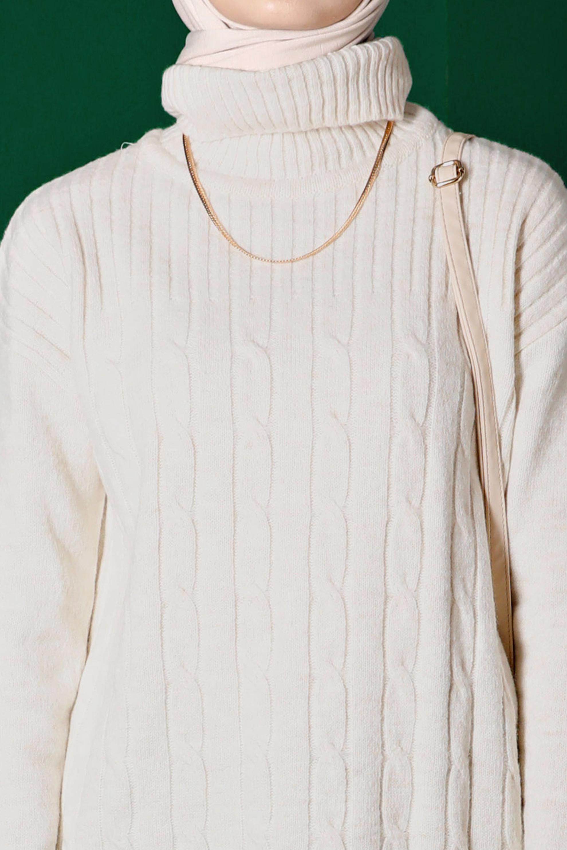 Tesettür giyim BEYAZ ÖRGÜ DESENLİ BOĞAZLI TRİKO TUNİK 43185